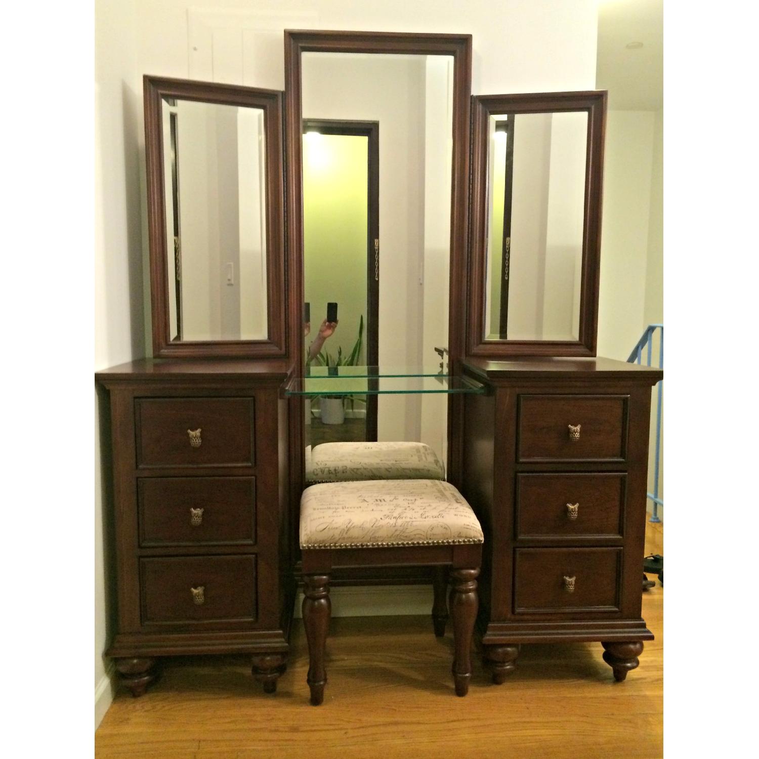 Raymour & Flanigan Coventry Vanity w/ Bench AptDeco