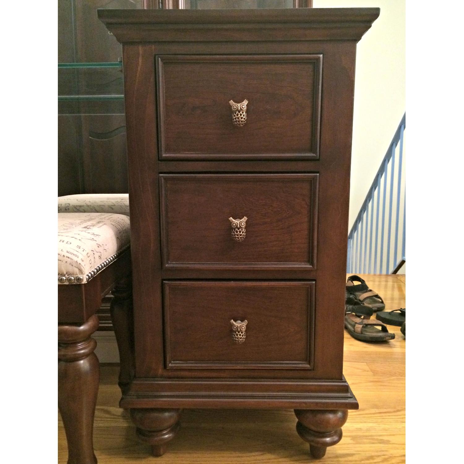 Raymour & Flanigan Coventry Vanity w/ Bench AptDeco