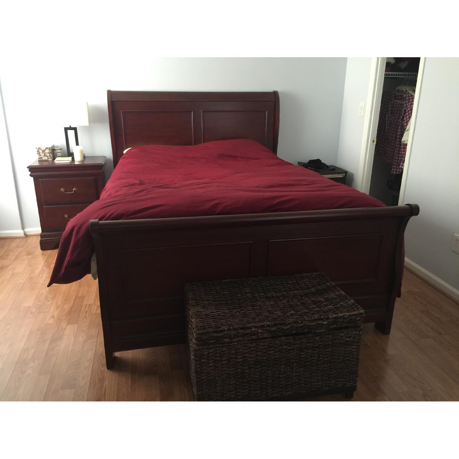 Bob's 6 Piece Queen Bedroom Set - image-8