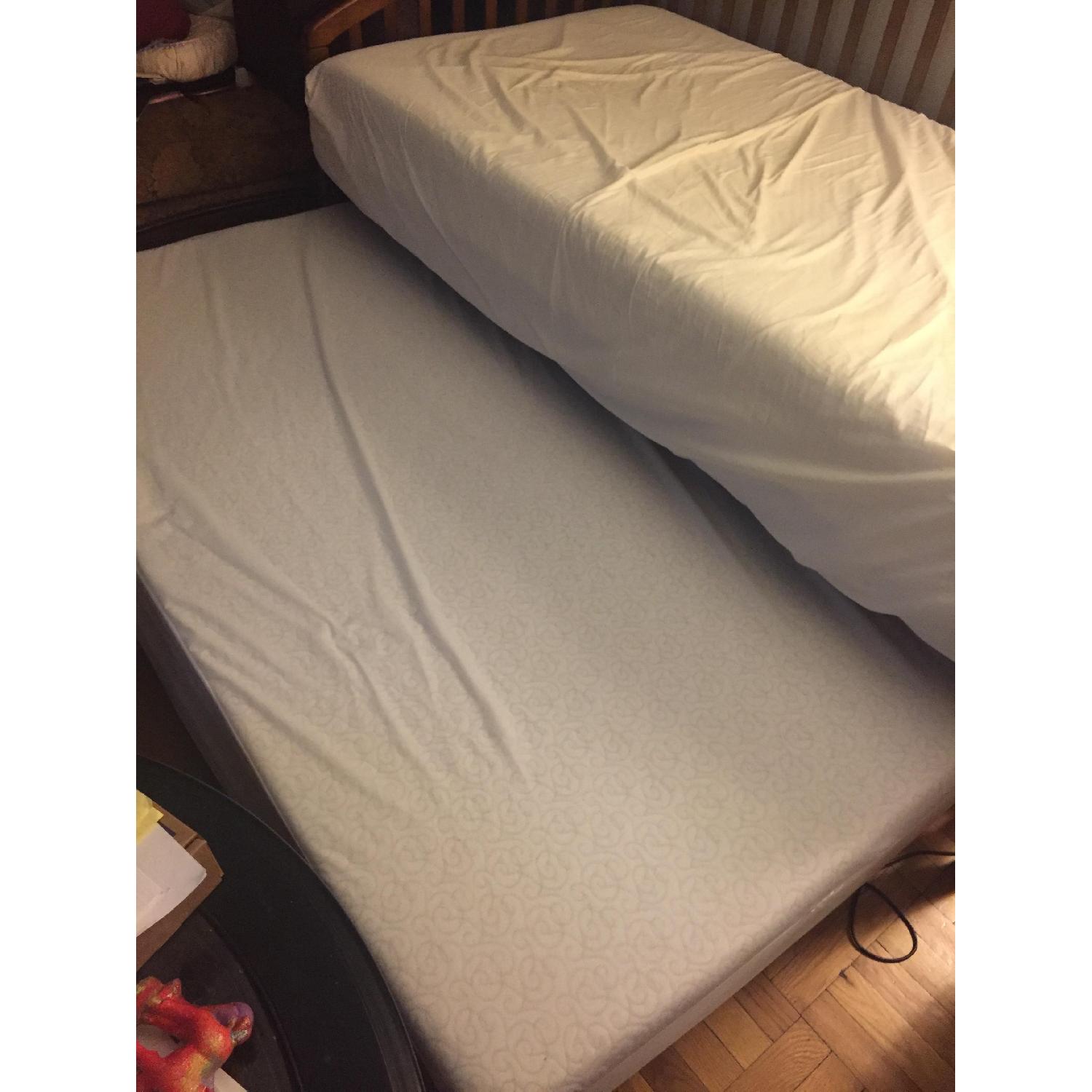 Sleepy's Day Bed w /Trundle - image-3