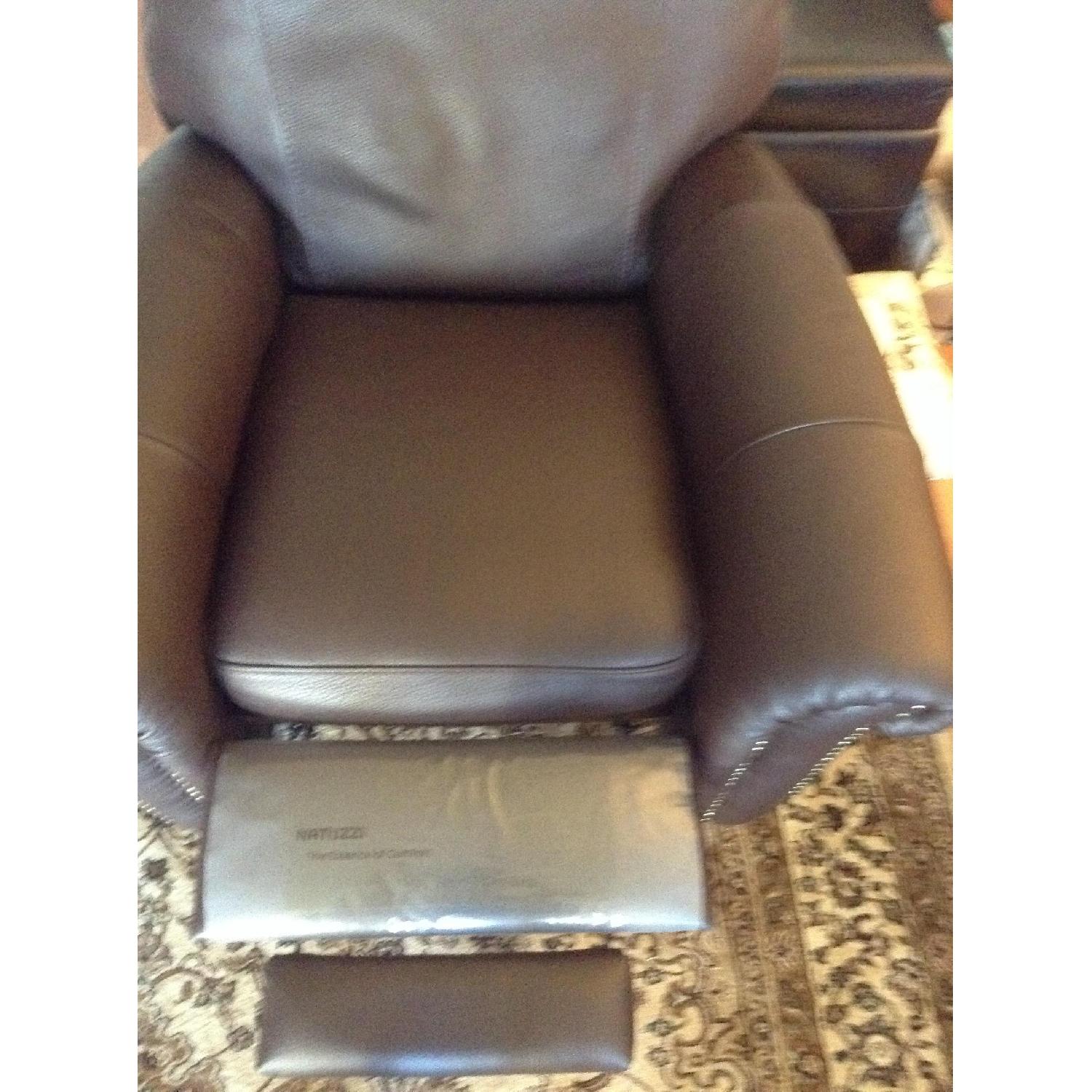 Natuzzi Leather 3 Seater Sofa + 2 Recliner Chairs - image-9