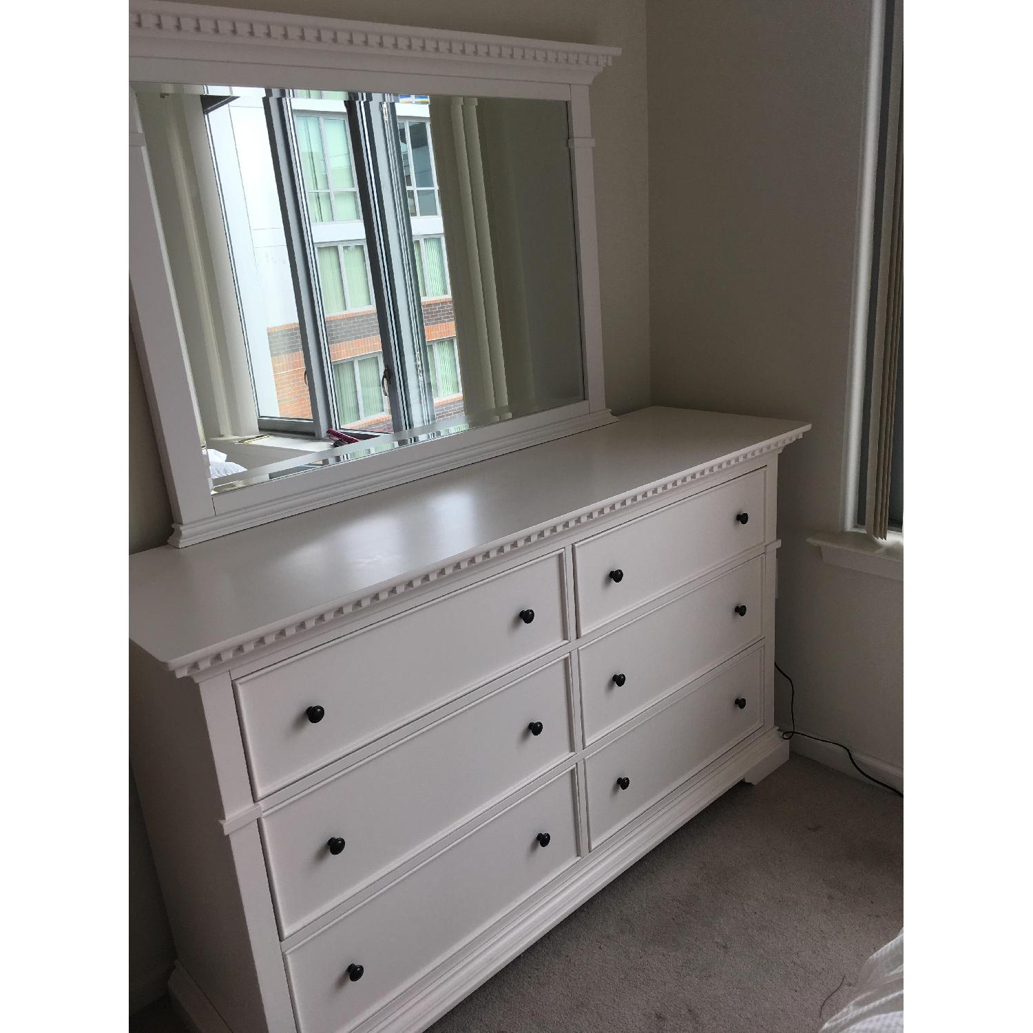 Raymour & Flanigan Angelina 4 Piece King Size Bedroom Set - image-5