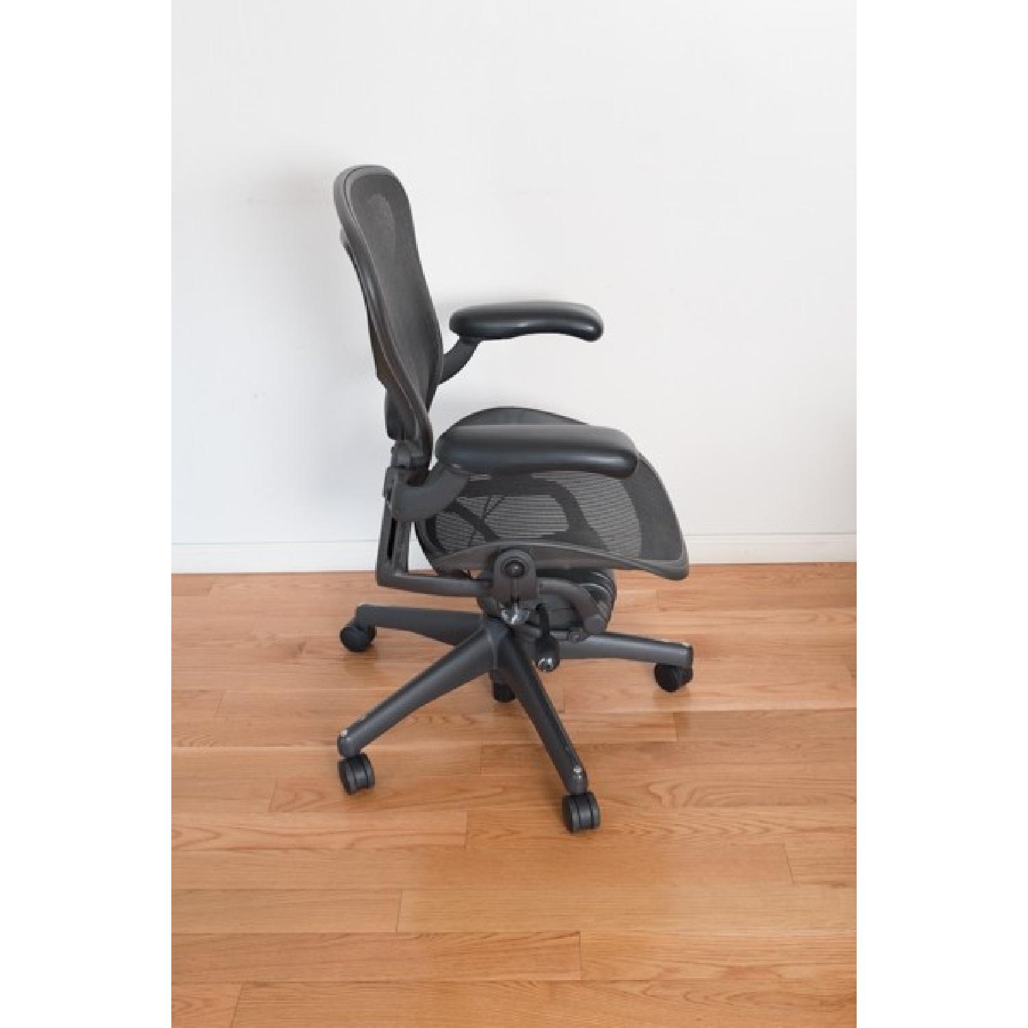 Herman Miller Aeron Office Chair Size B - image-3