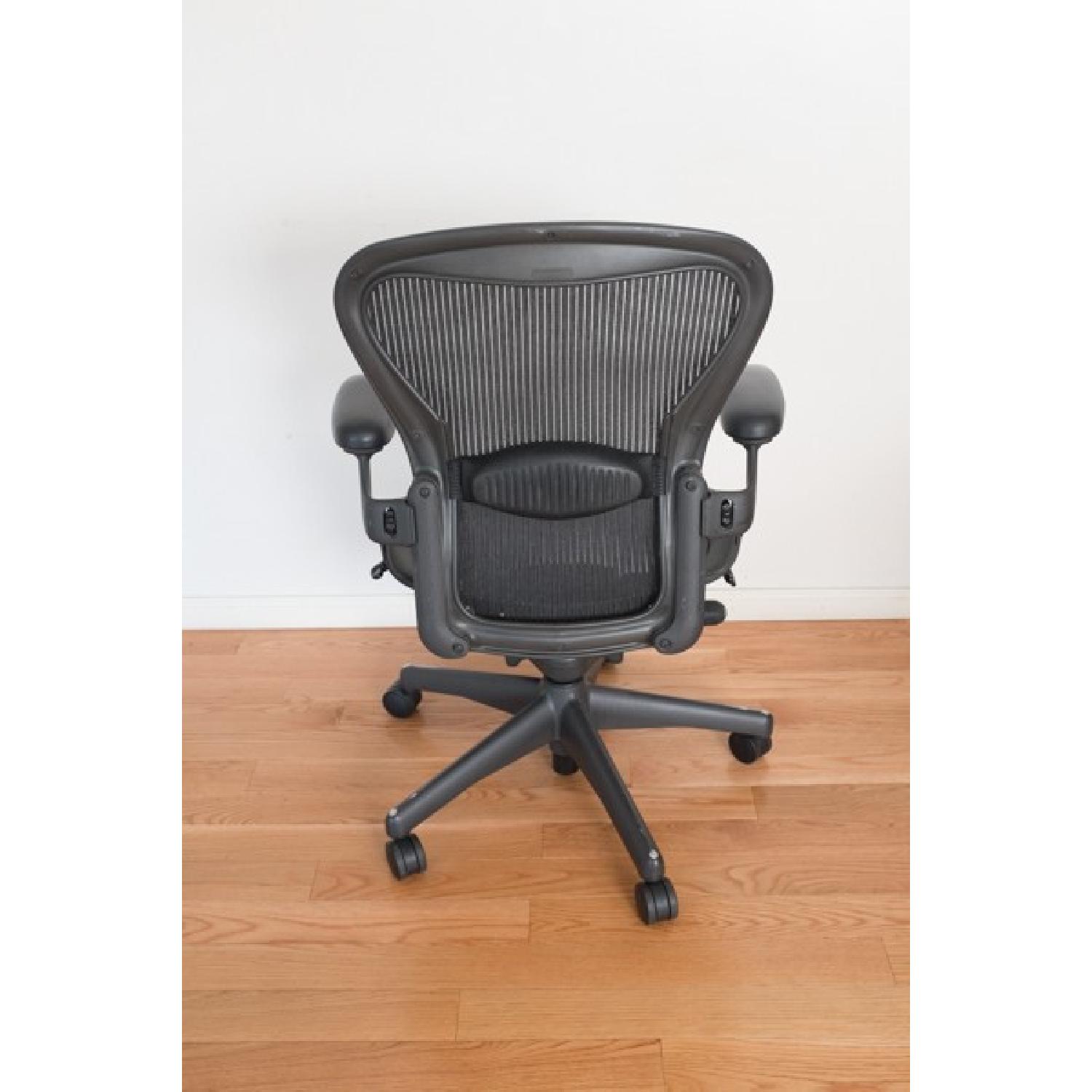 Herman Miller Aeron Office Chair Size B - image-4