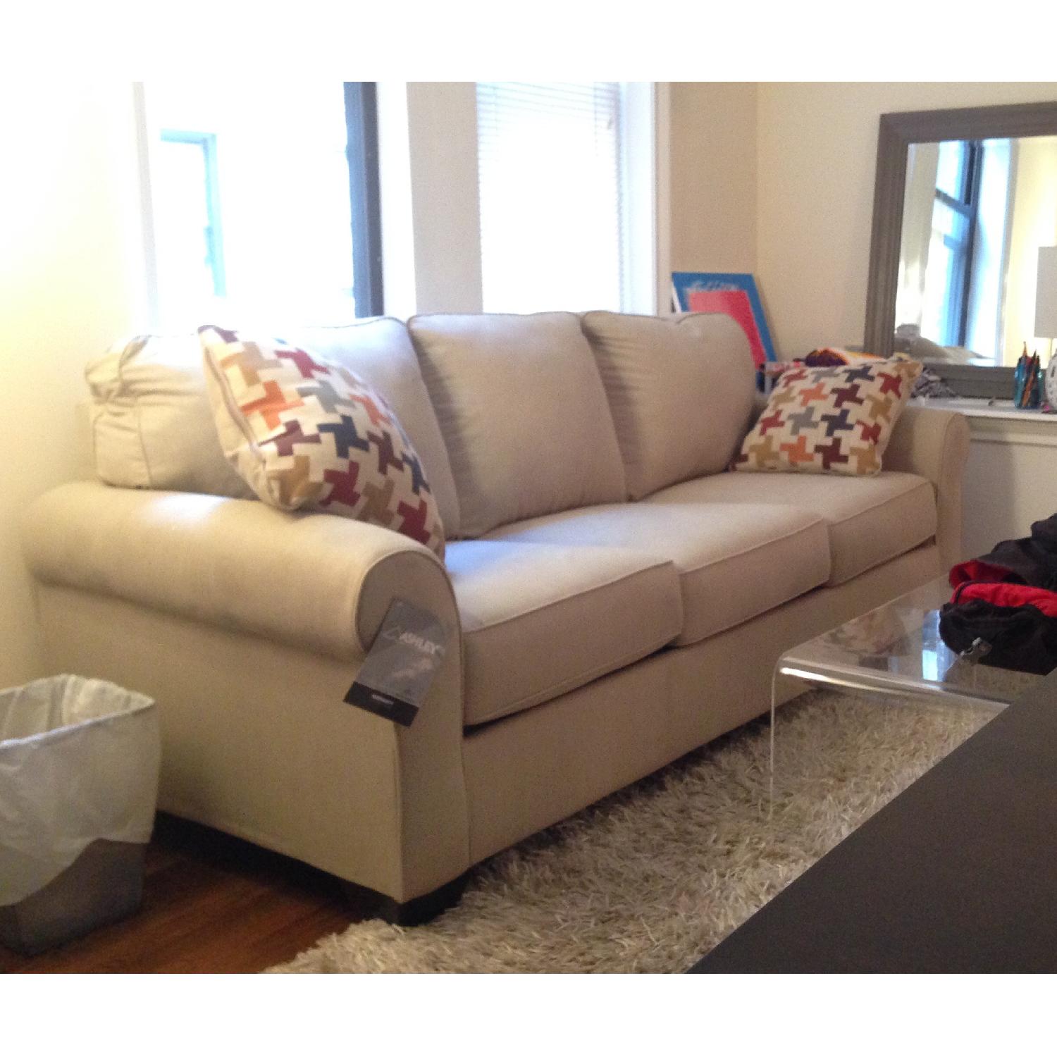 Jordan's Furniture 3 Seater Sofa - image-2