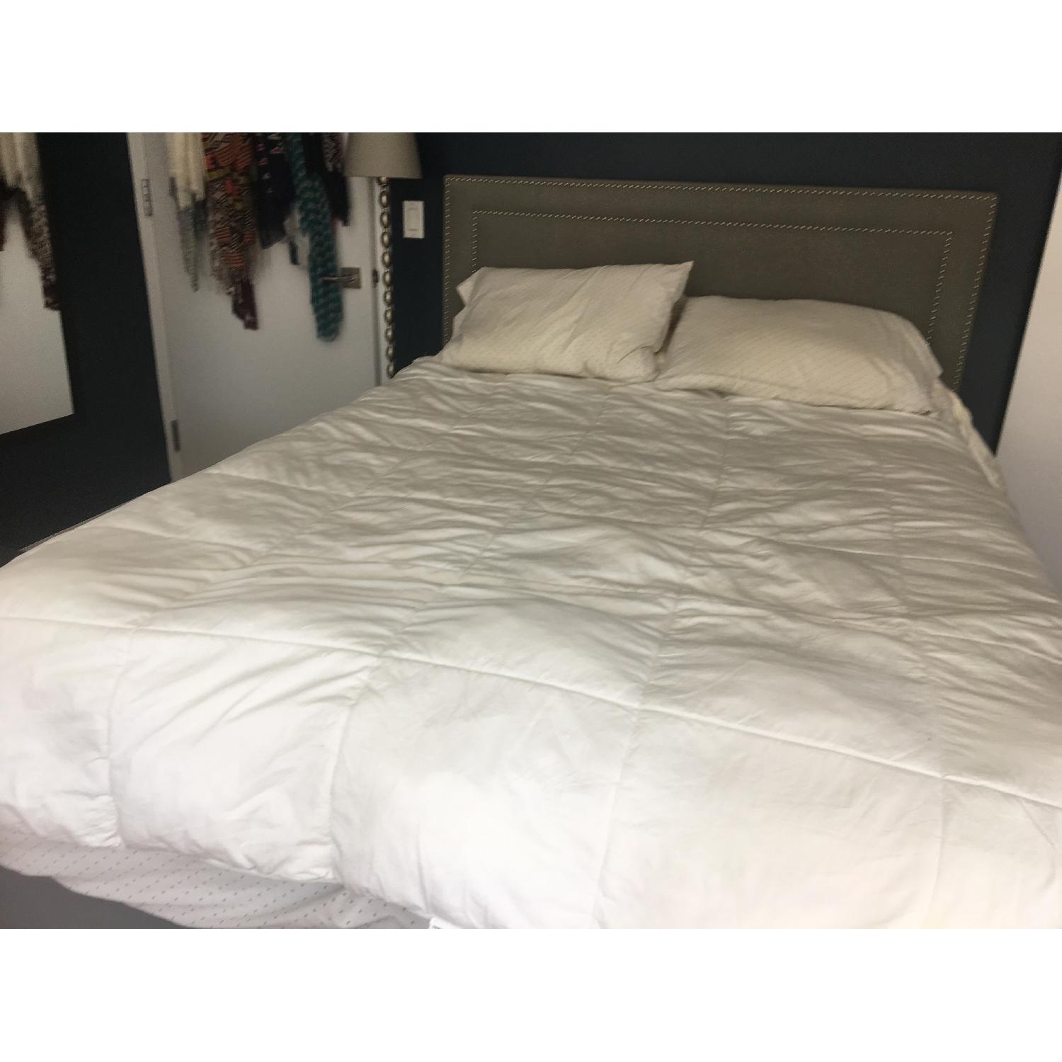 Skyline Furniture Nail Button Border Linen Queen Size Headboard - image-4