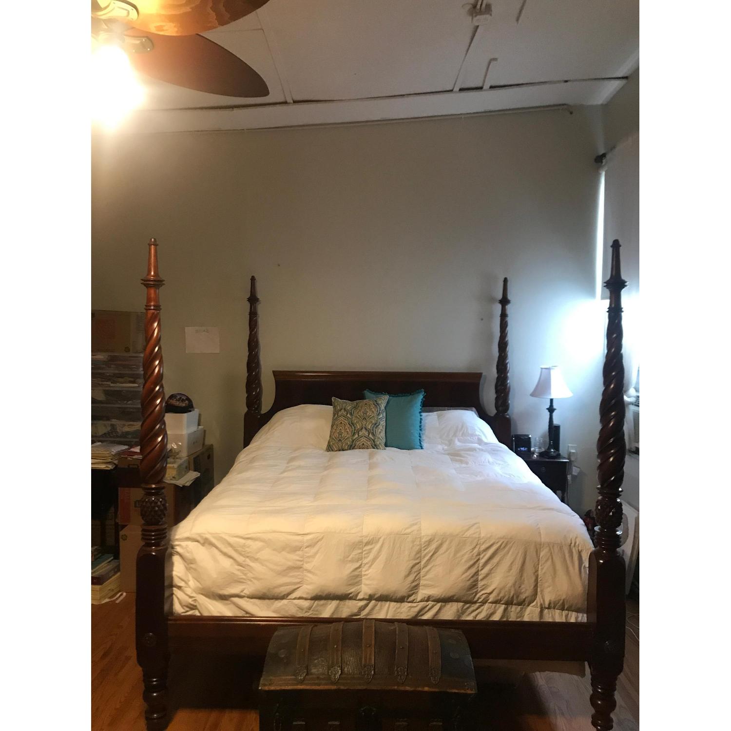 Hickory 4 Poster Mahogany Planters Bed - image-1