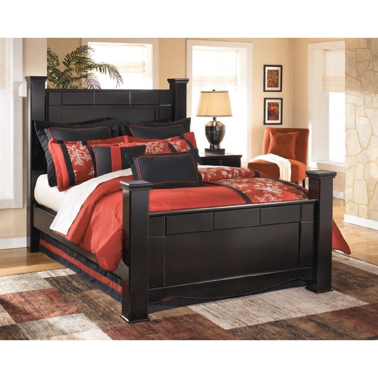 Ashley's Shay Poster Storage Bedroom Set - image-2