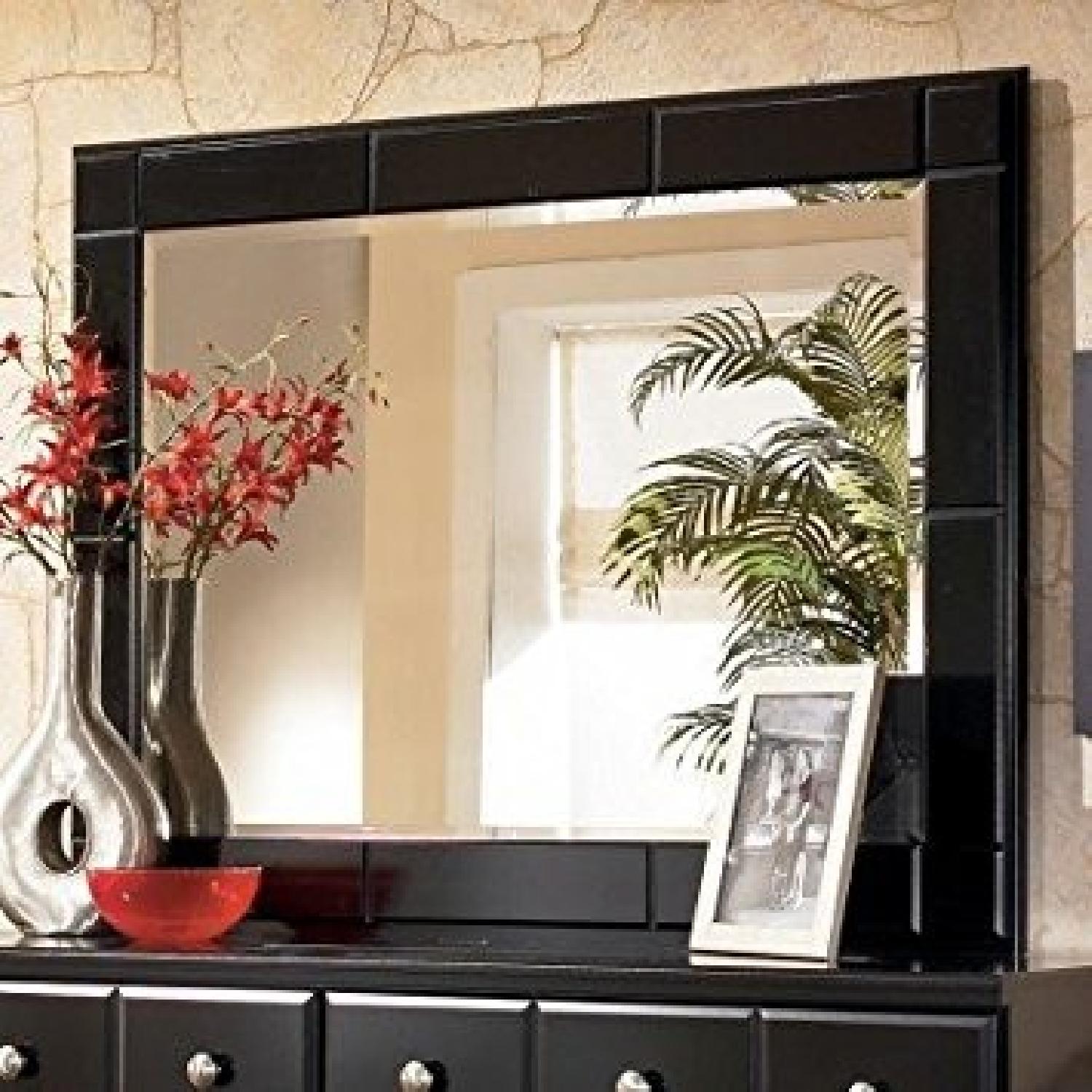 Ashley's Shay Poster Storage Bedroom Set - image-4