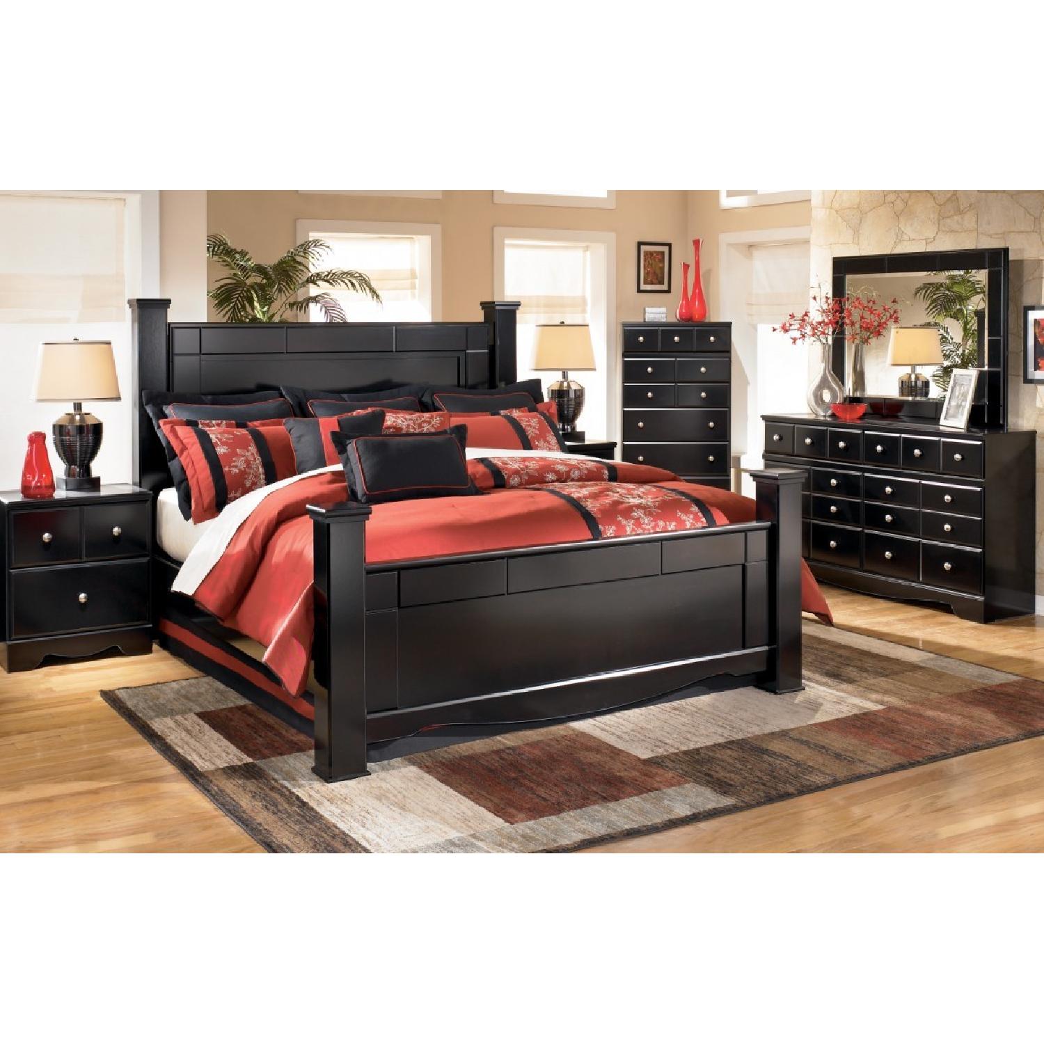 Ashley's Shay Poster Storage Bedroom Set - image-6