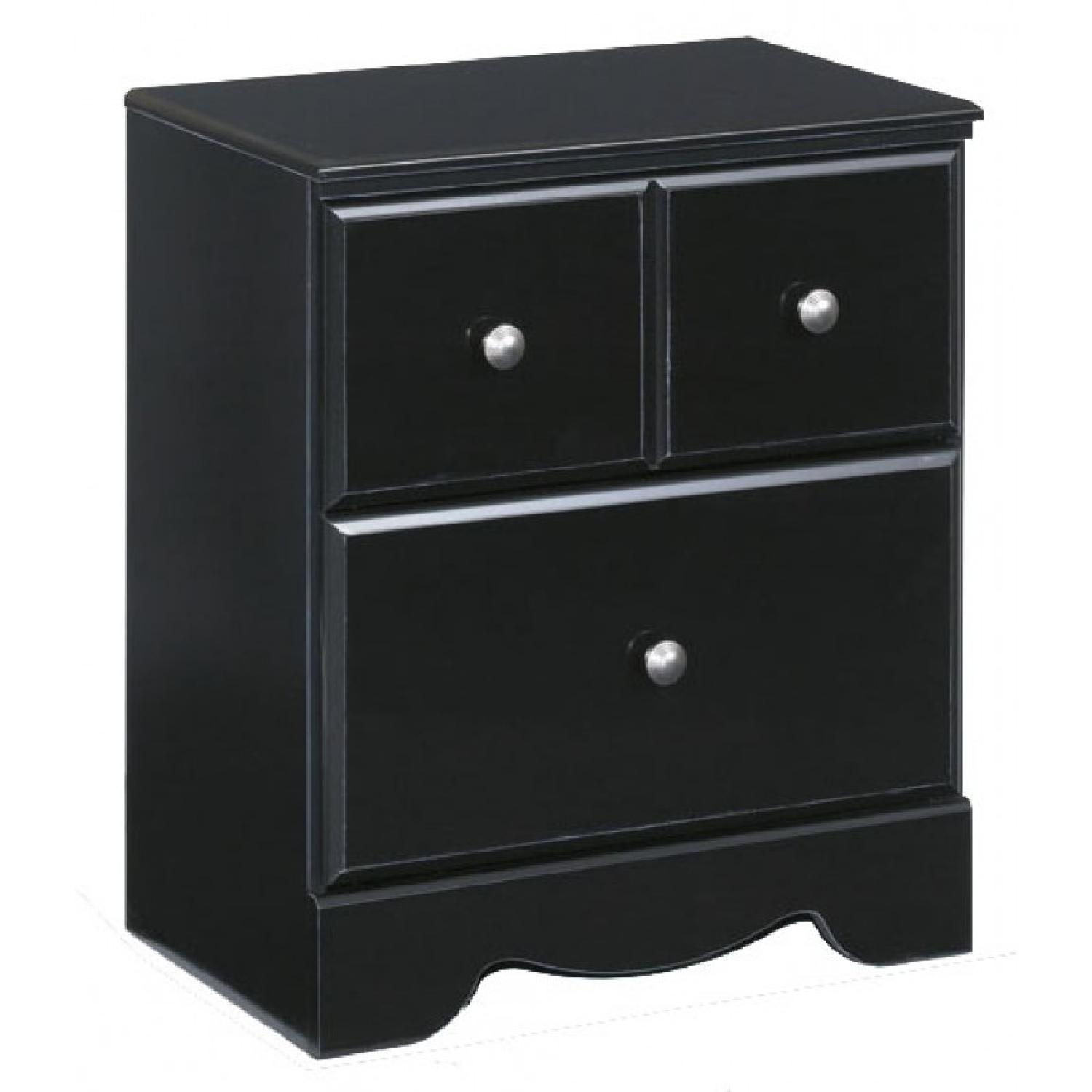 Ashley's Shay Poster Storage Bedroom Set - image-10