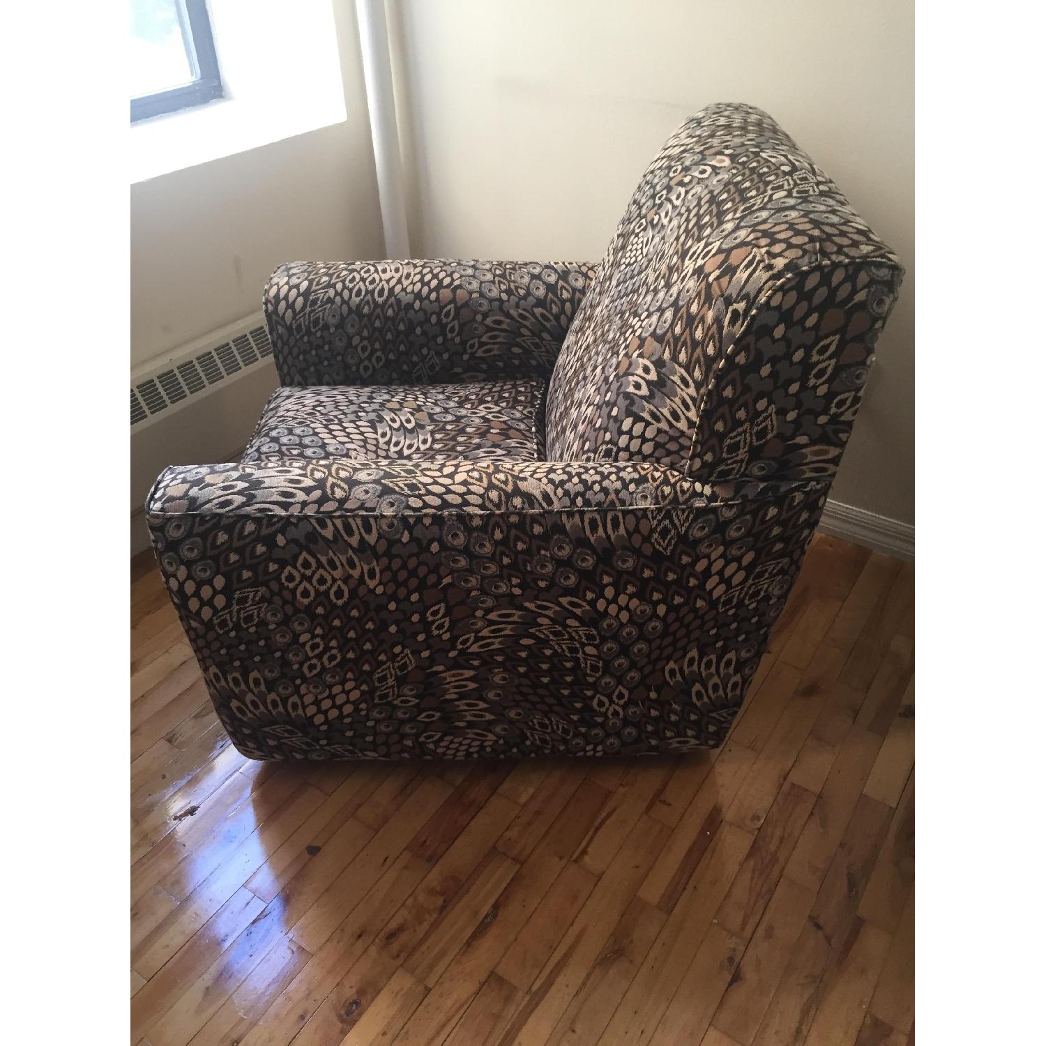 Ashley's Swivel Armchair - image-2
