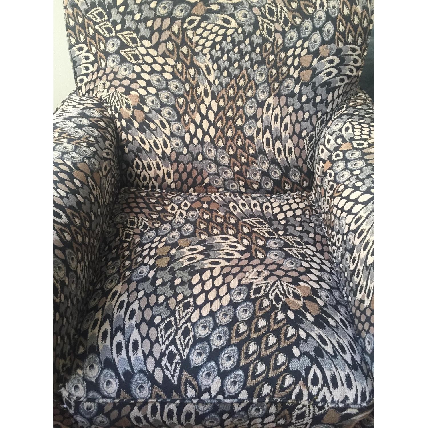 Ashley's Swivel Armchair - image-5