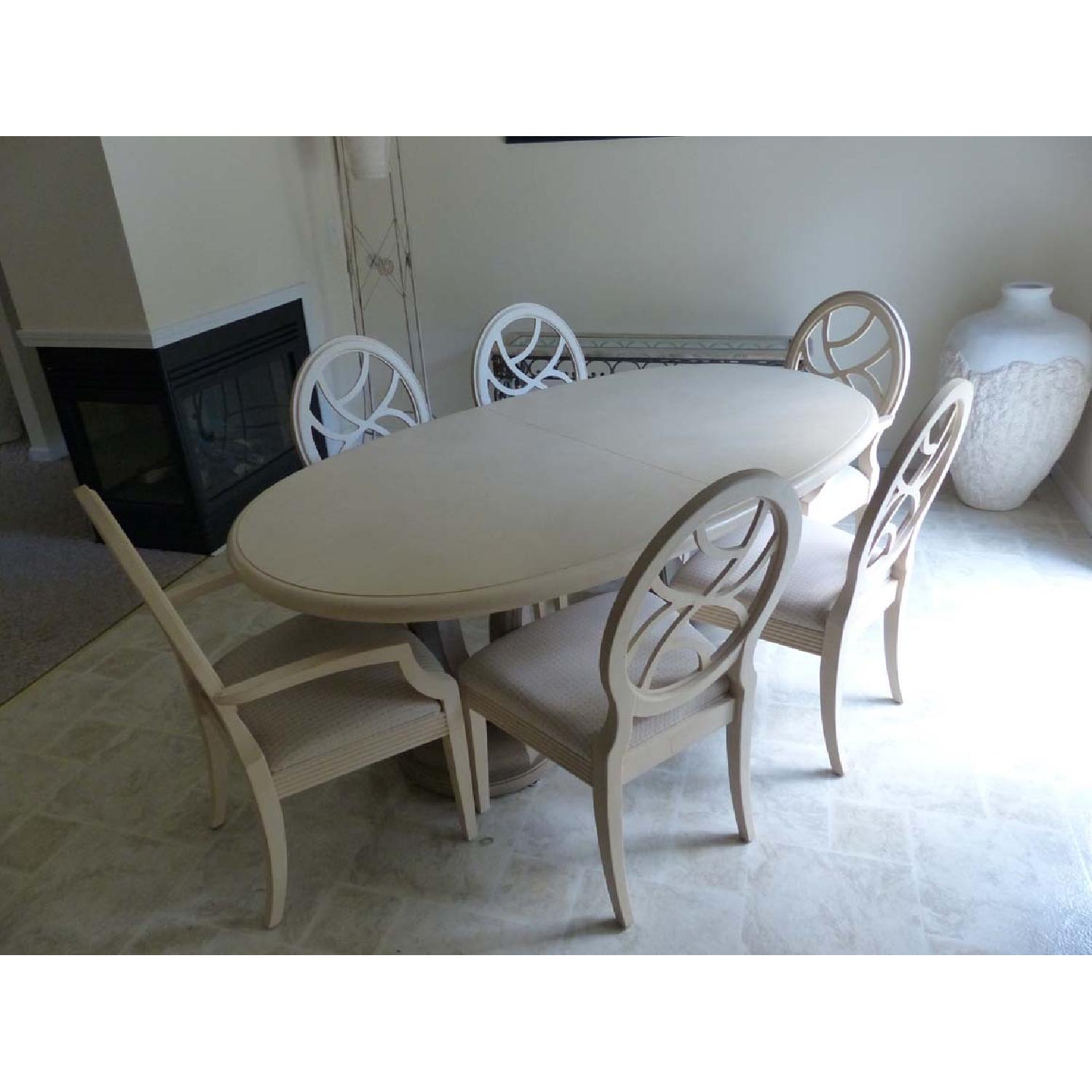 Drexel Heritage Oval Dining Table w/ 6 Chairs - image-1