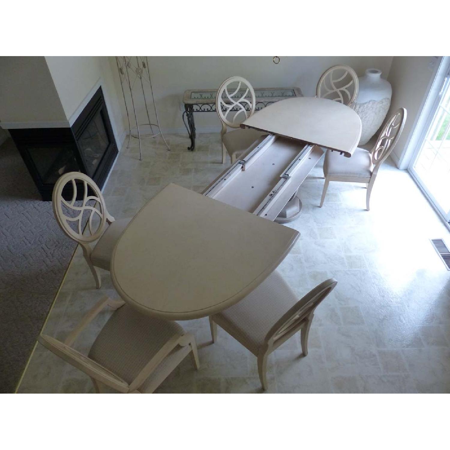 Drexel Heritage Oval Dining Table w/ 6 Chairs - image-5