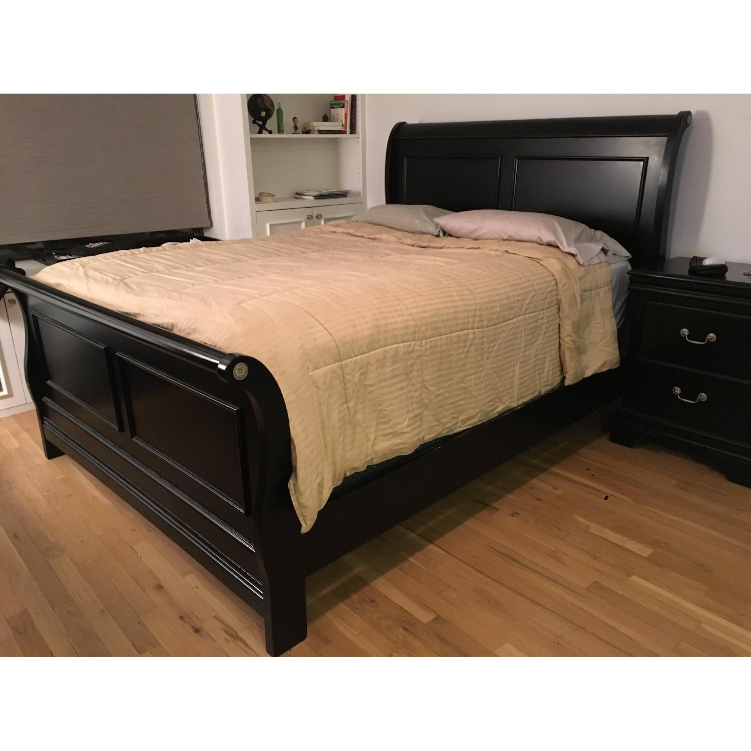 Bob's Queen Black Wood Classic Sleigh Bed - image-1