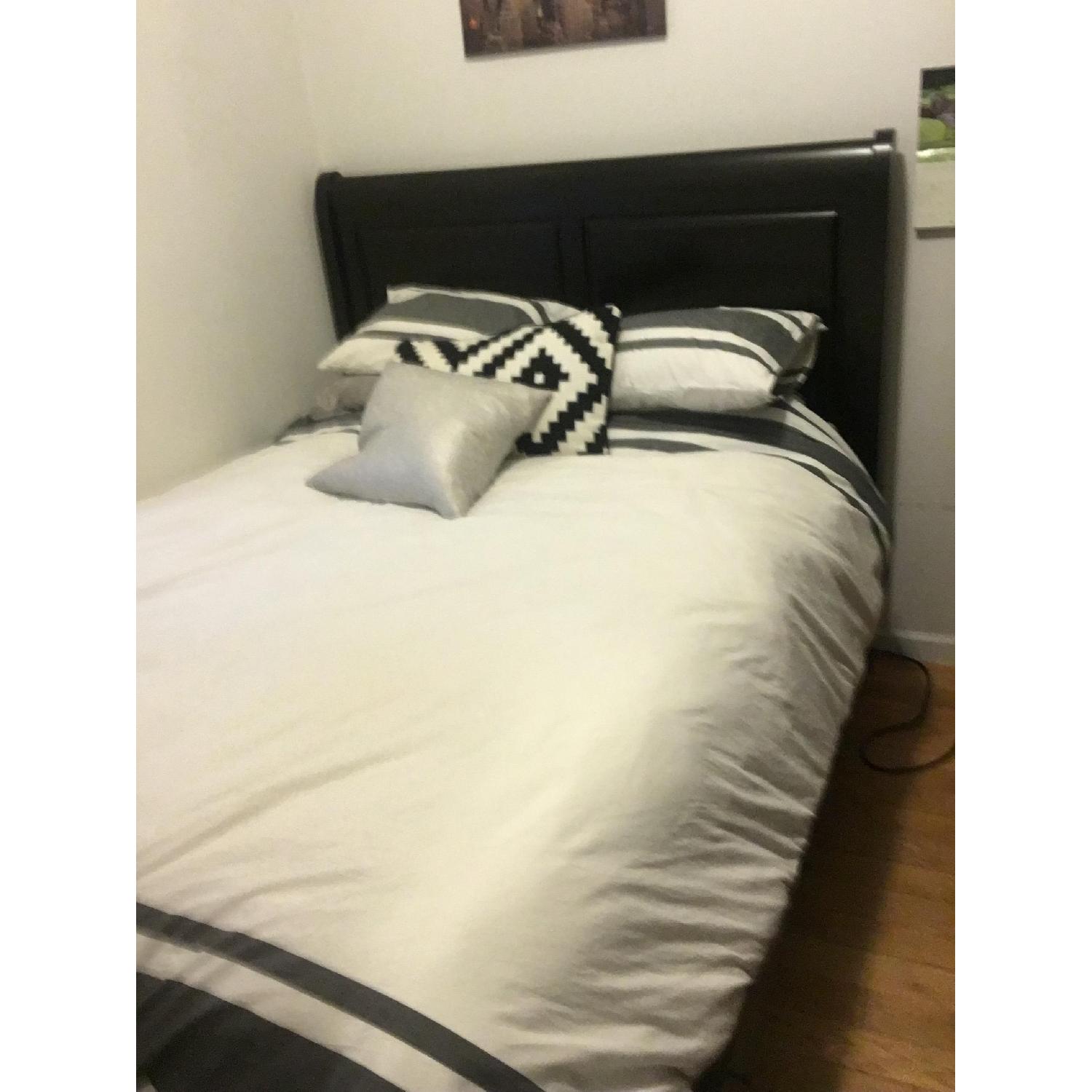 New Classic Furniture Co Black Sleigh Style Queen Bed w/ 4 Drawers - image-1
