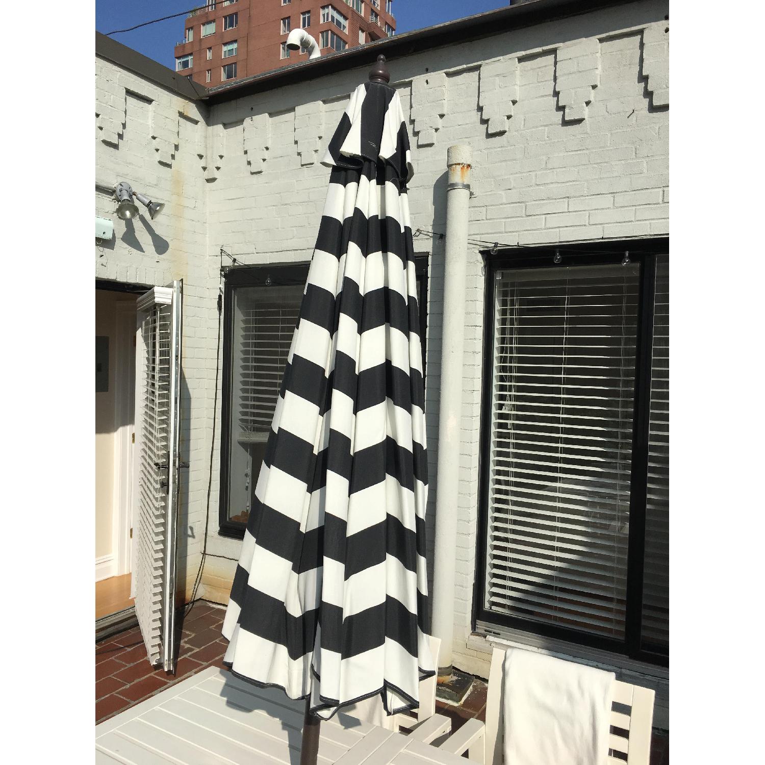 Ikea pplar Outdoor Dining Table w/ 4 Chairs + Black/White Umbrella - image-6