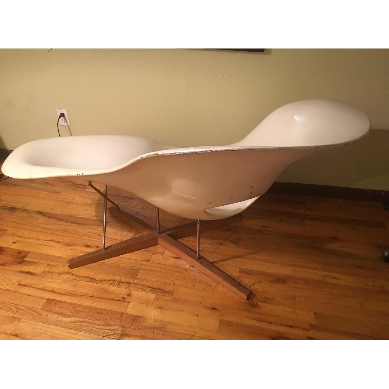 White on White Furniture Le Corbusier Lounge Chair Replica - image-4