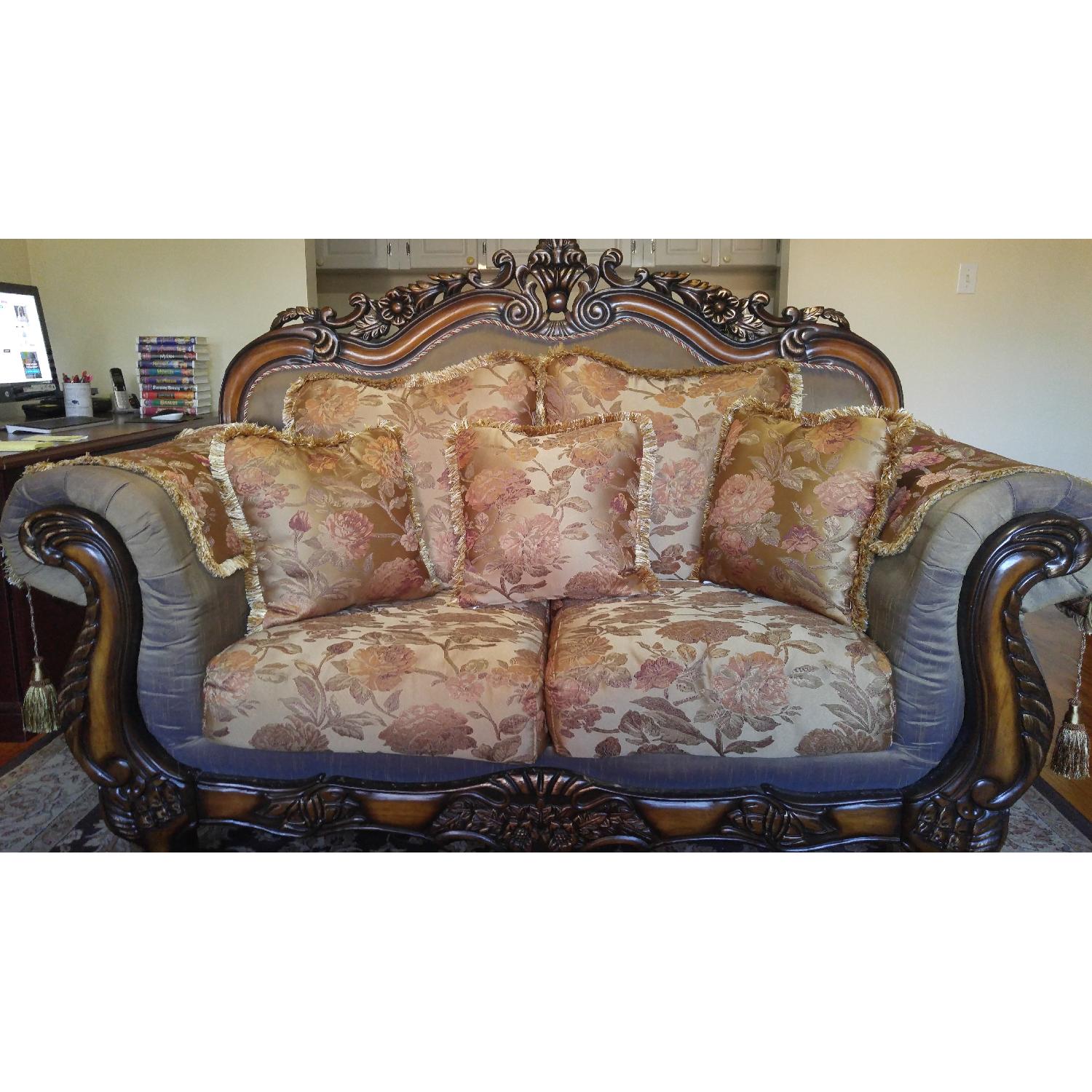 Meridian Furniture Seville Loveseat - image-1