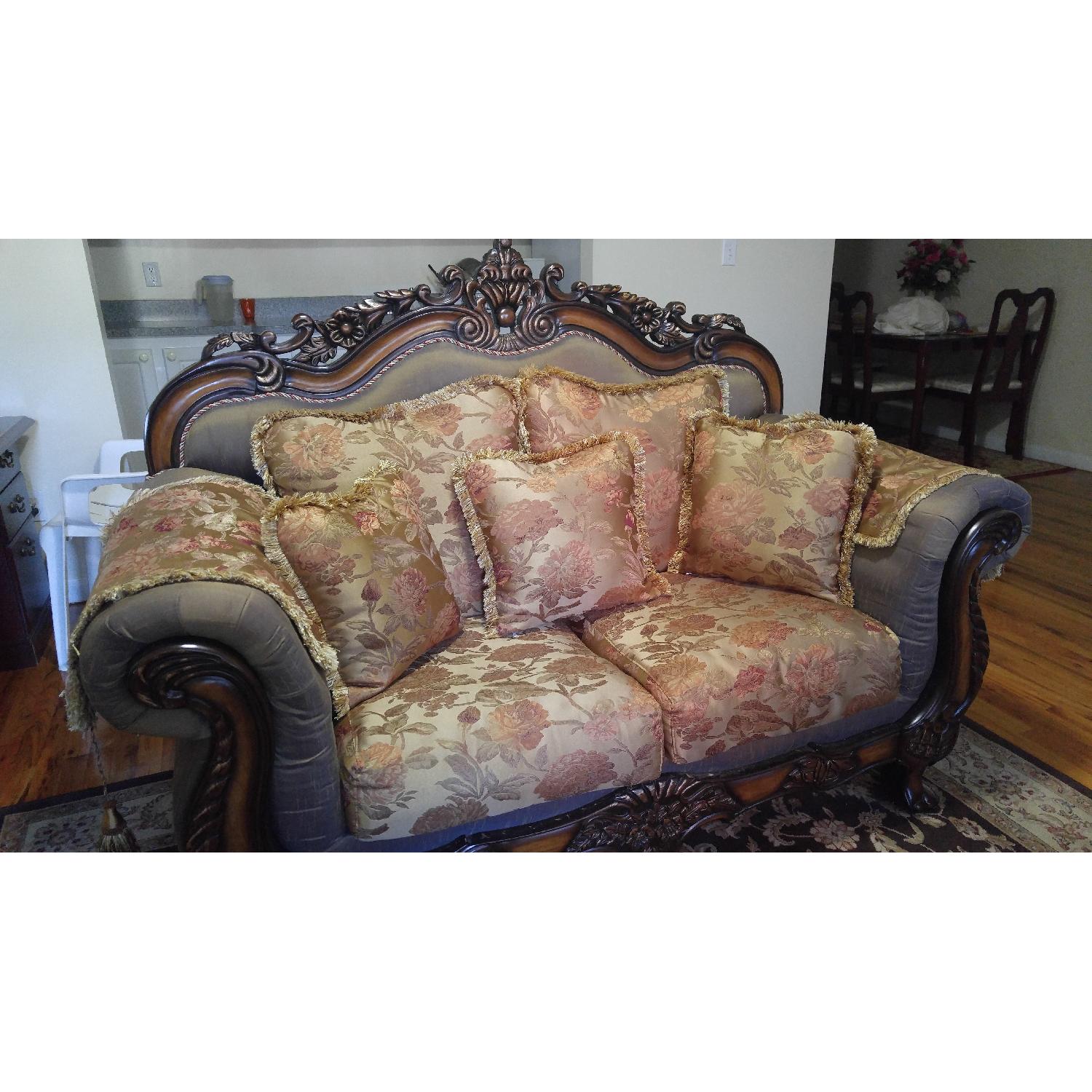 Meridian Furniture Seville Loveseat - image-2