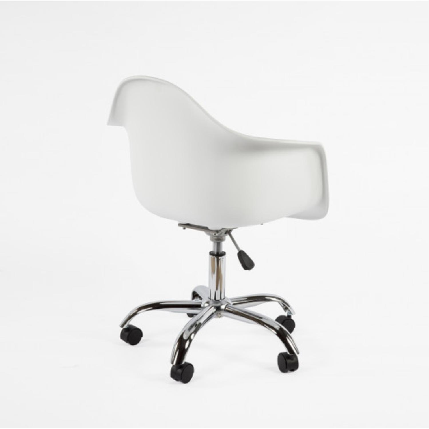 France & Son Eames-Style Swivel Chair - image-1