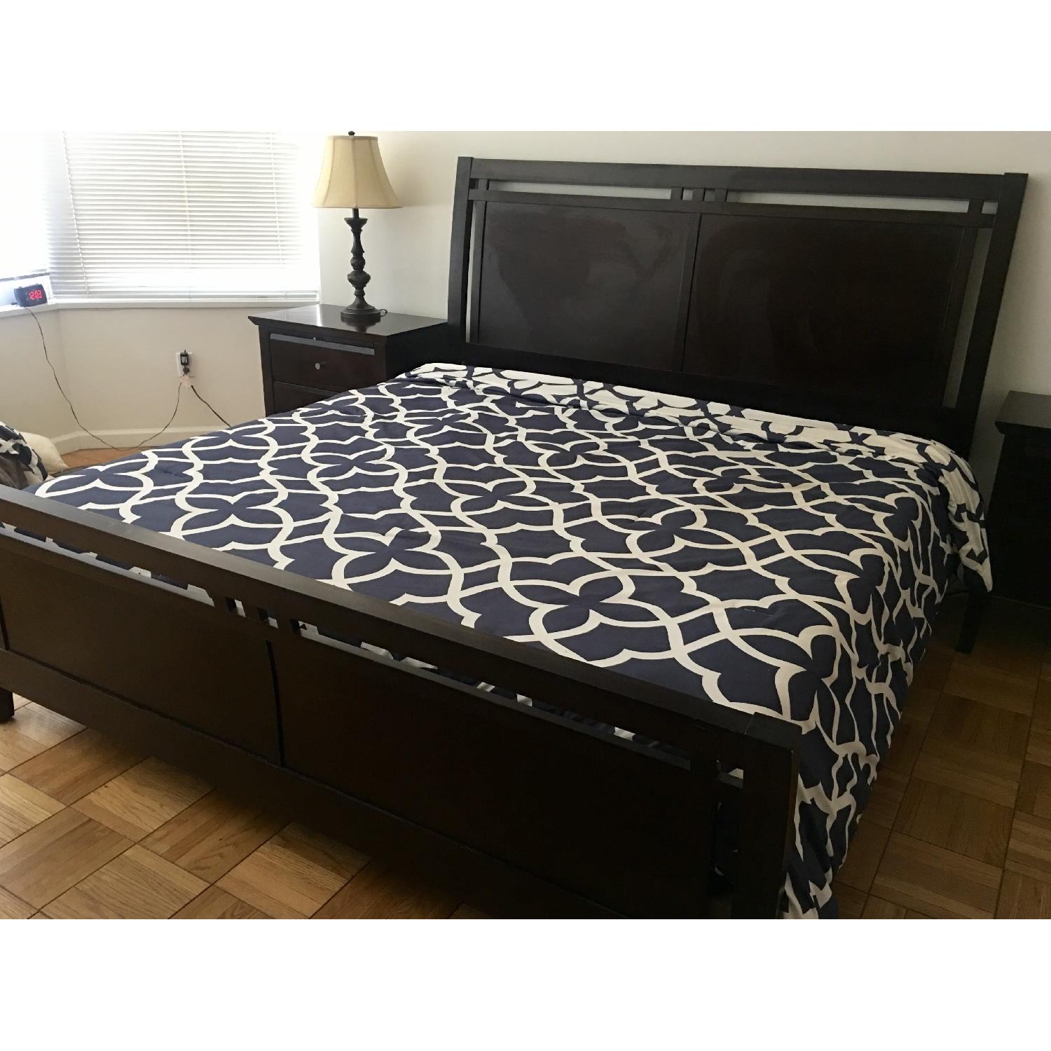 Macy's King Size 3 Piece Bedroom Set - image-5