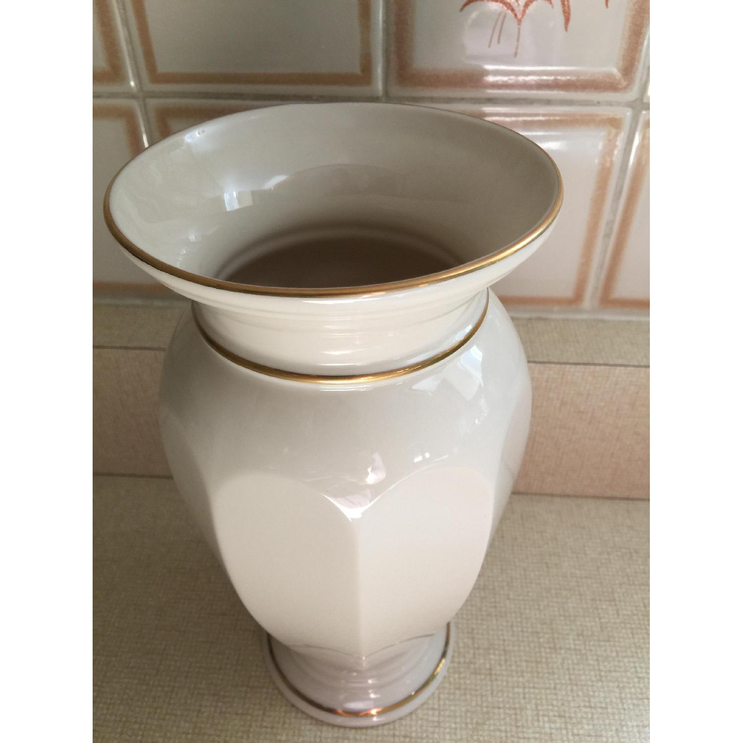 Classic Lenox Aurelia Vase - image-1
