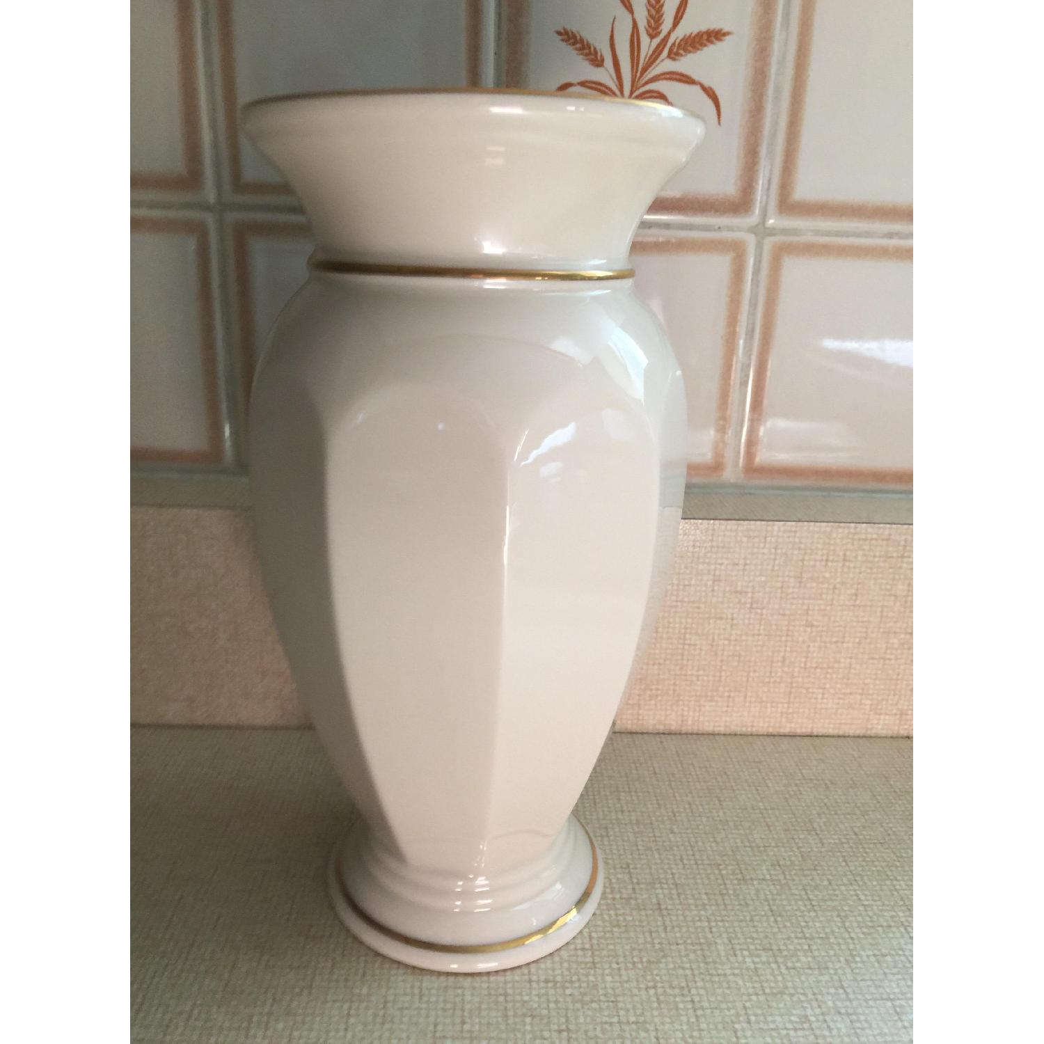 Classic Lenox Aurelia Vase - image-2