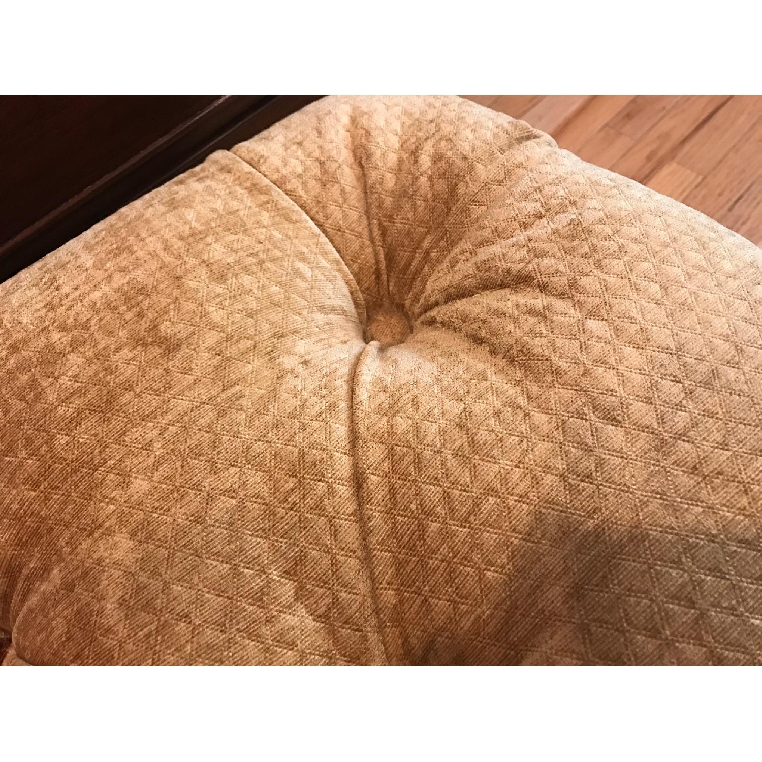 Bassett Custom Tufted Ottoman - image-4