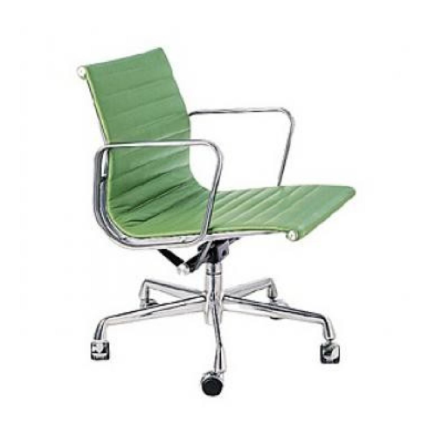 Design Within Reach Eames Aluminum Management Chair - image-6