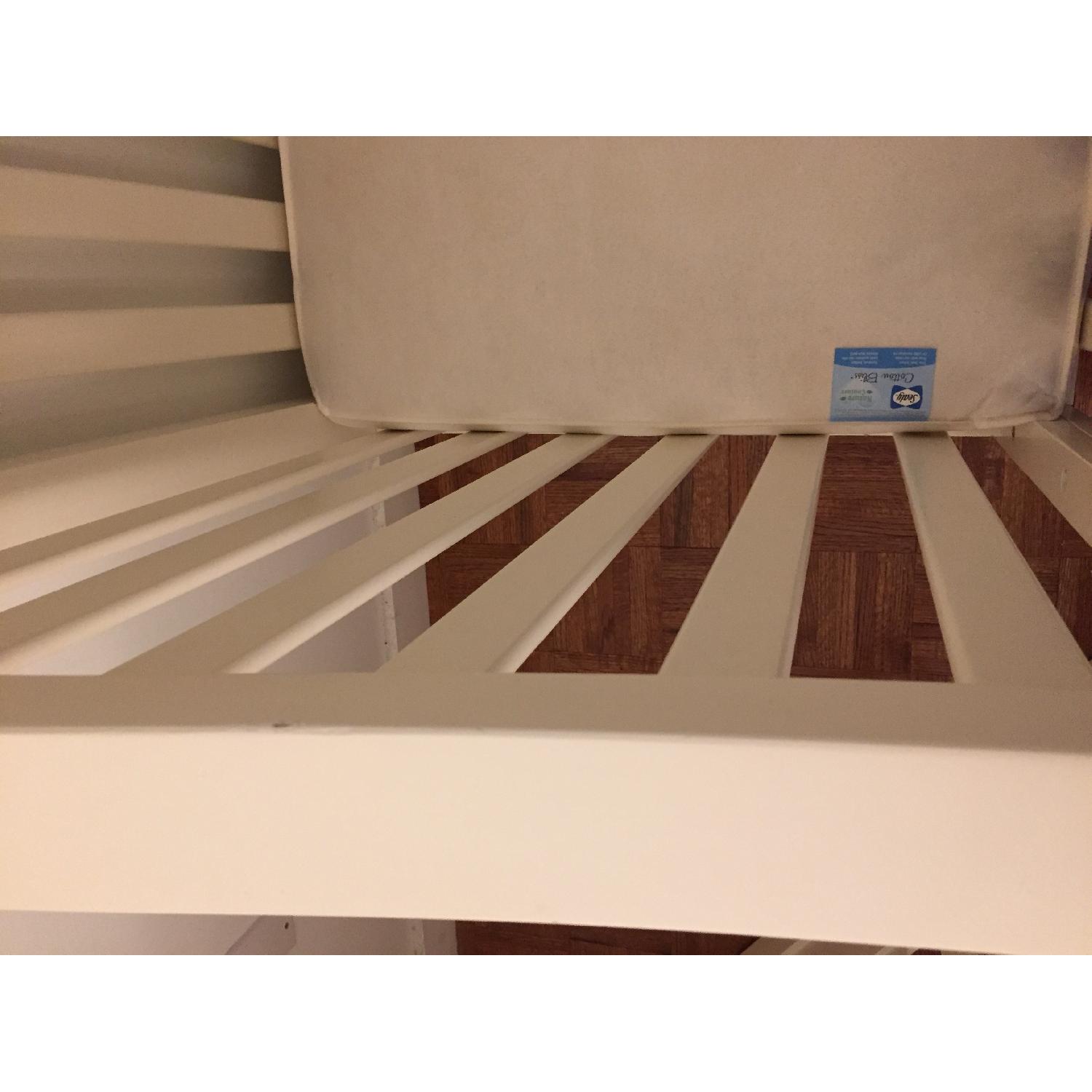 Sorelle Verona 4 in 1 Convertible Crib w/ Railing in French White - image-3