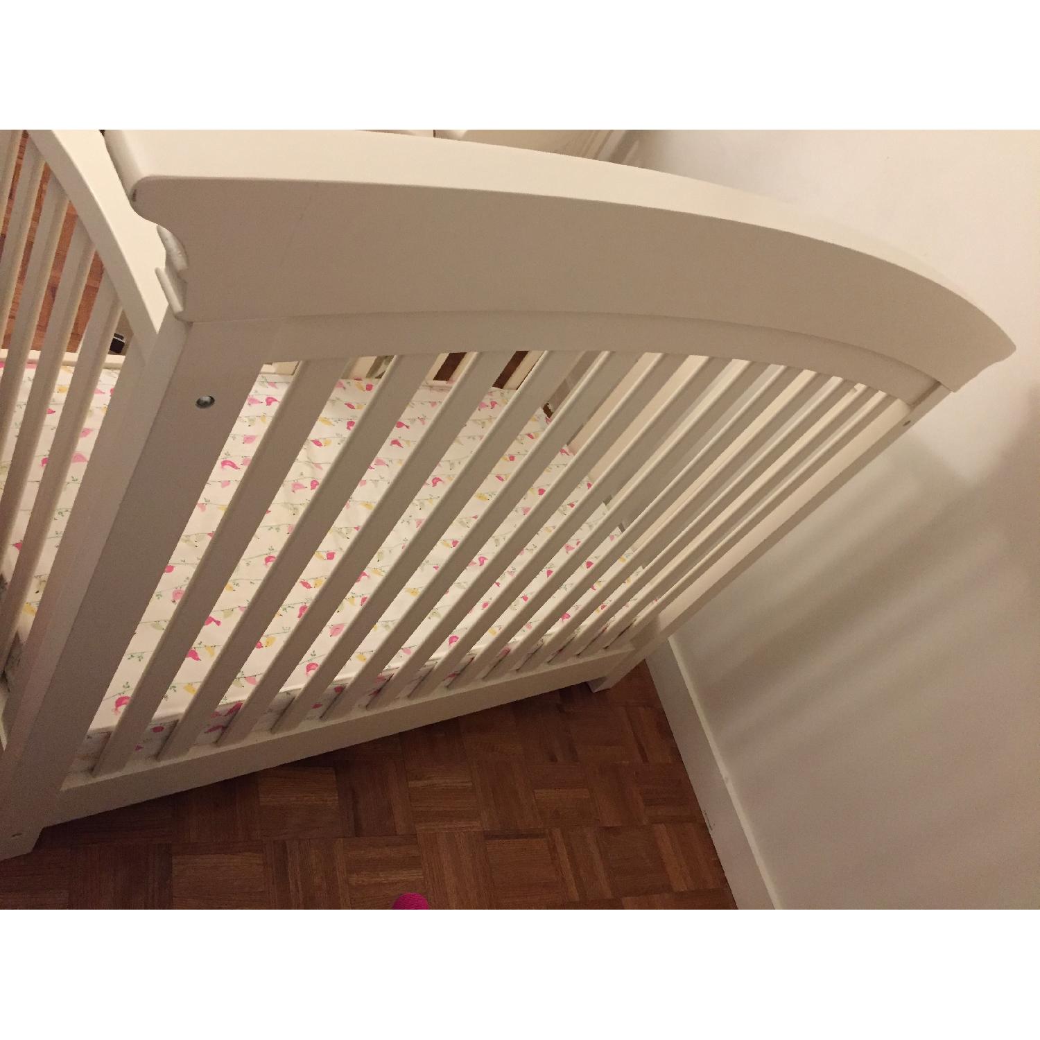 Sorelle Verona 4 in 1 Convertible Crib w/ Railing in French White - image-4