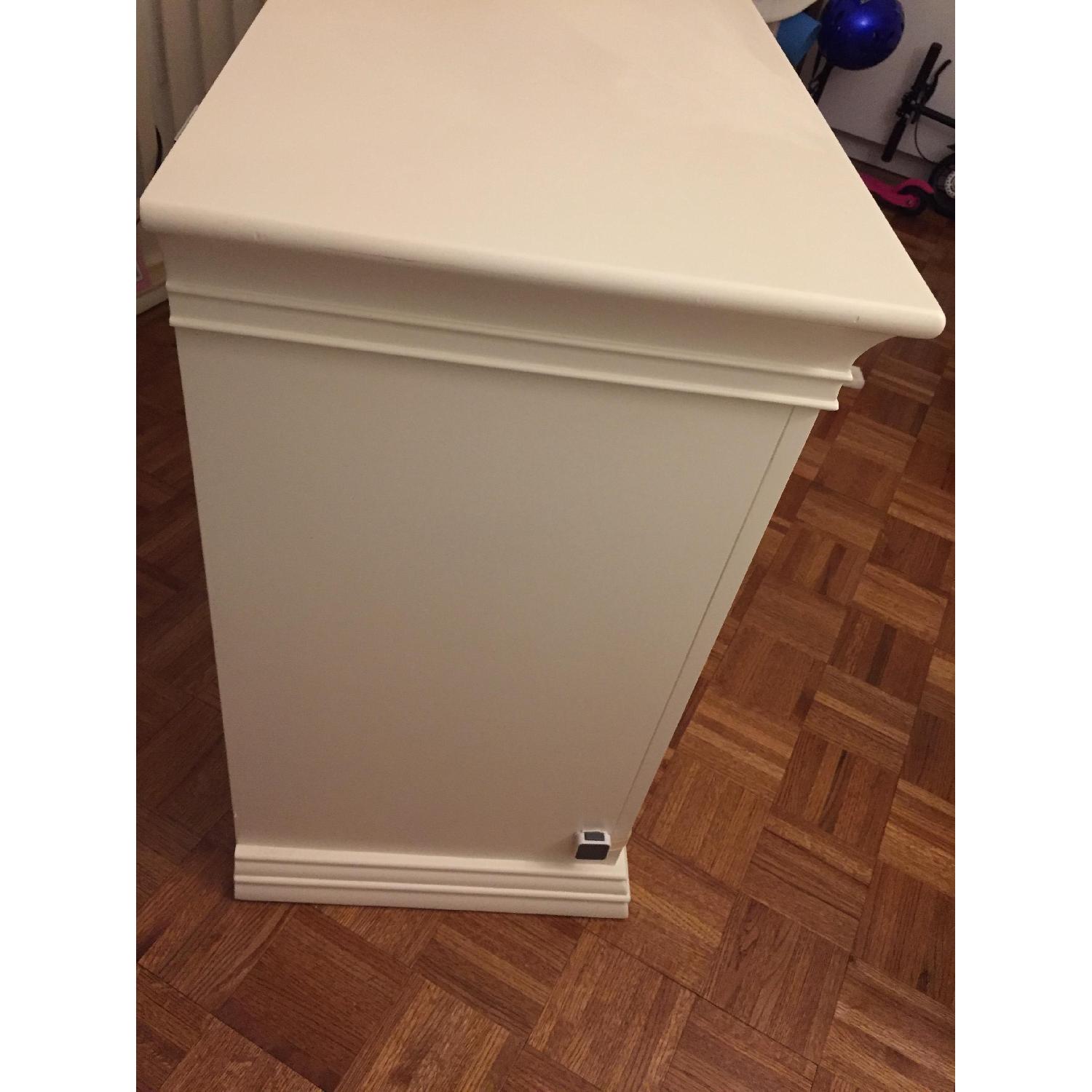 Sorelle Verona Double Dresser w/ Changer in French White - image-4