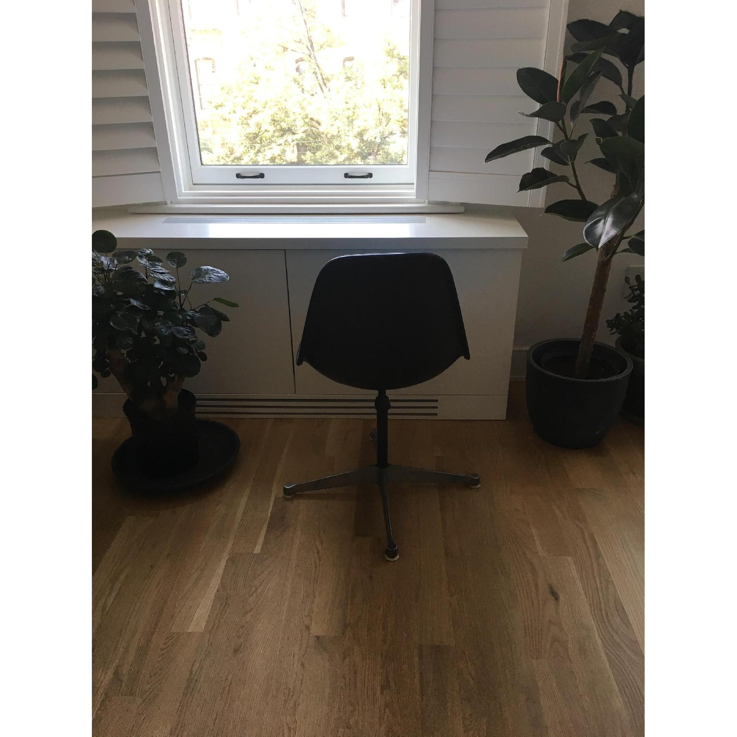 Herman Miller Eames Vintage Chair - image-4
