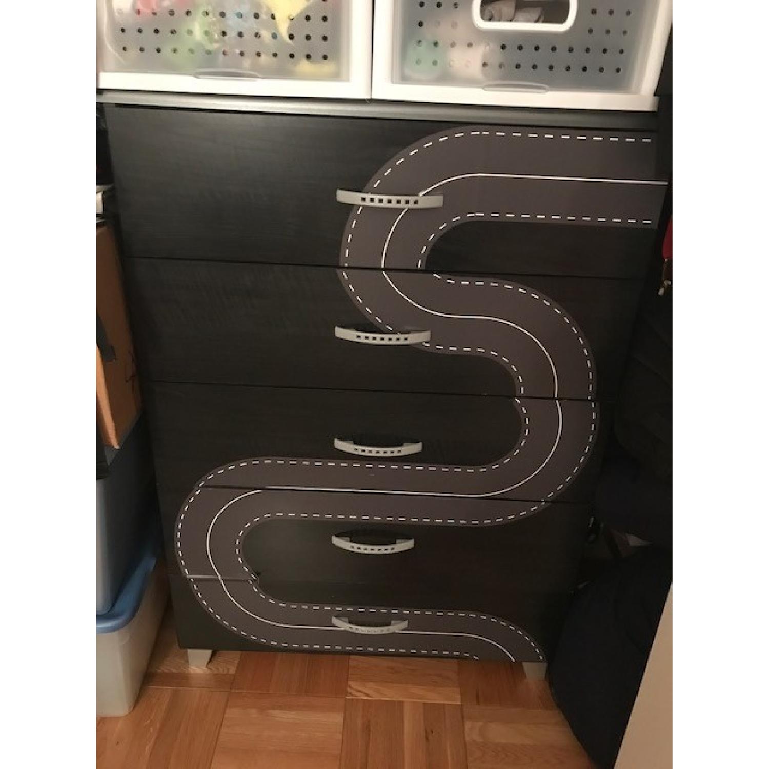 South Shore Luka 5-Drawer Chest w/ Race Track Otto Graff Decals - image-2