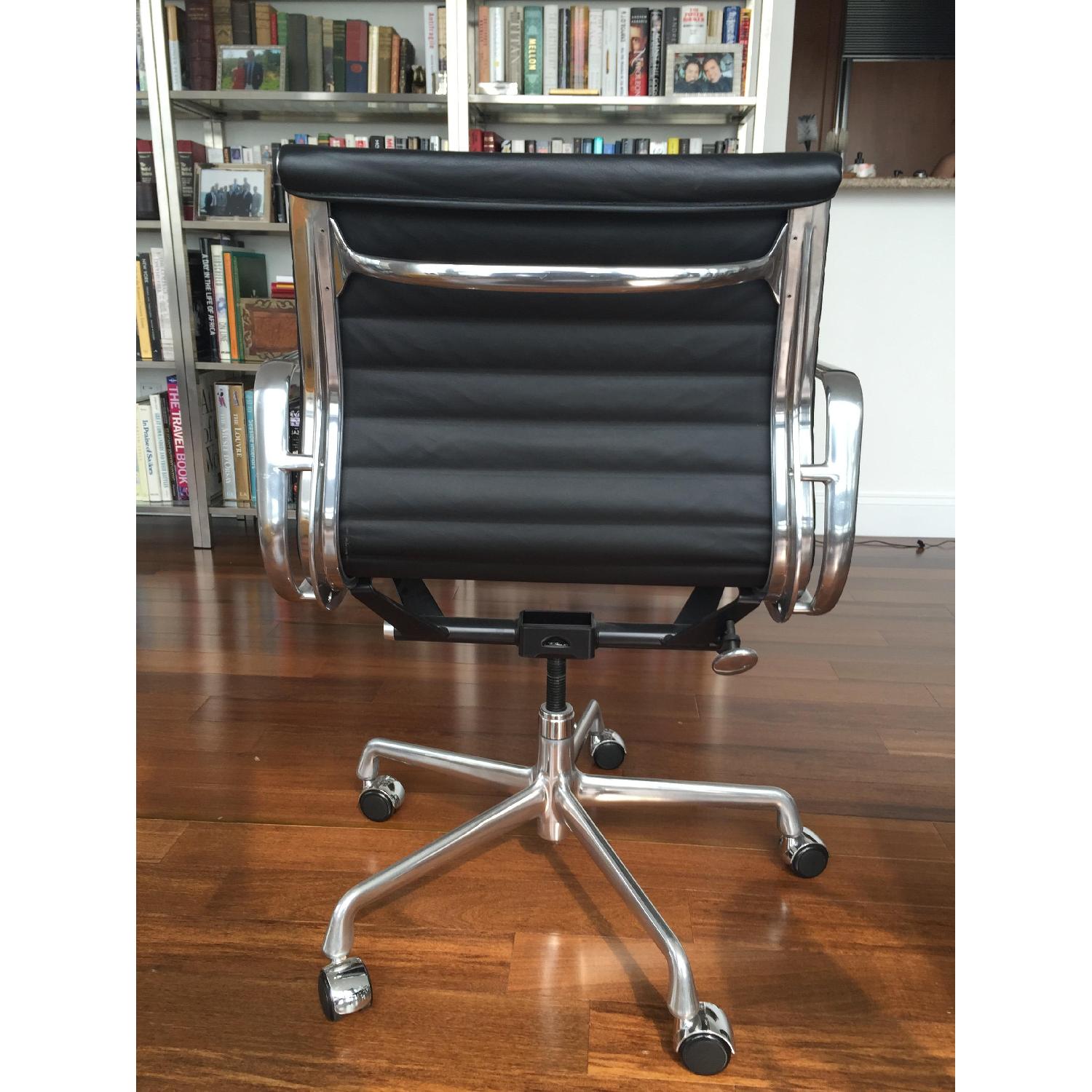Design Within Reach Eames Aluminum Group Management Chair - image-2