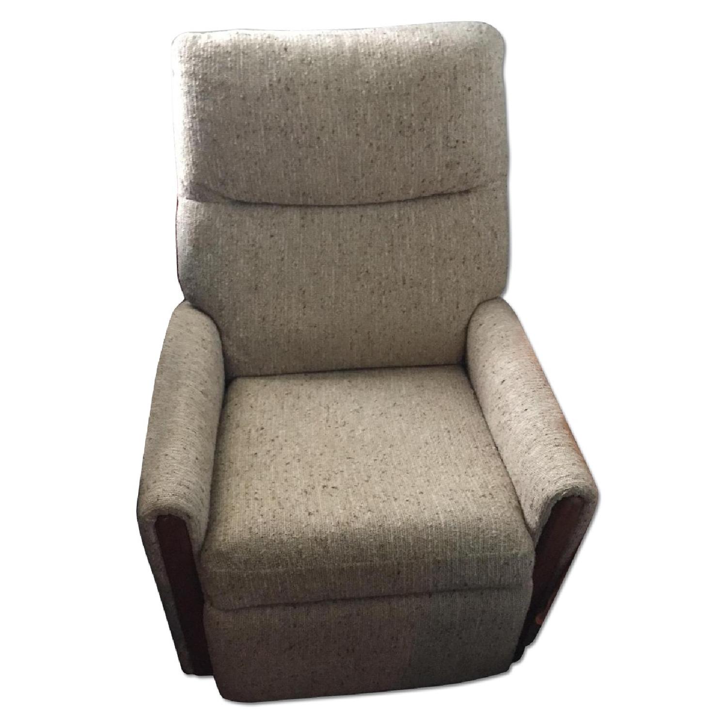Recliner - image-0