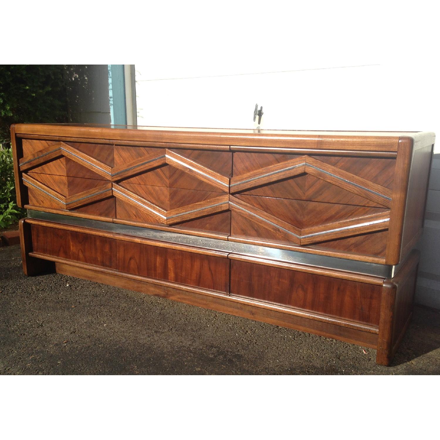 Pulaski Furniture Mid-Century Diamond Front Nine Drawer Dresser - image-2