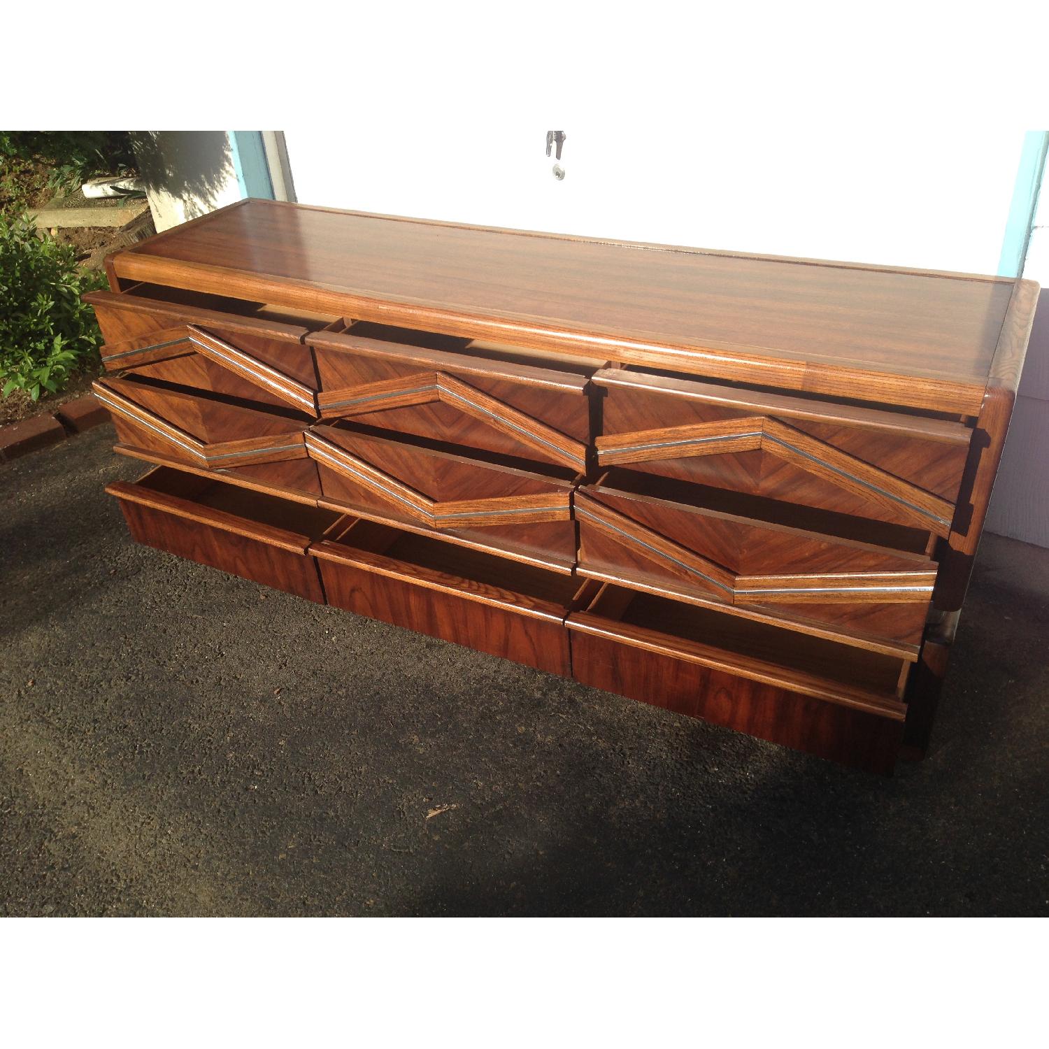 Pulaski Furniture Mid-Century Diamond Front Nine Drawer Dresser - image-5