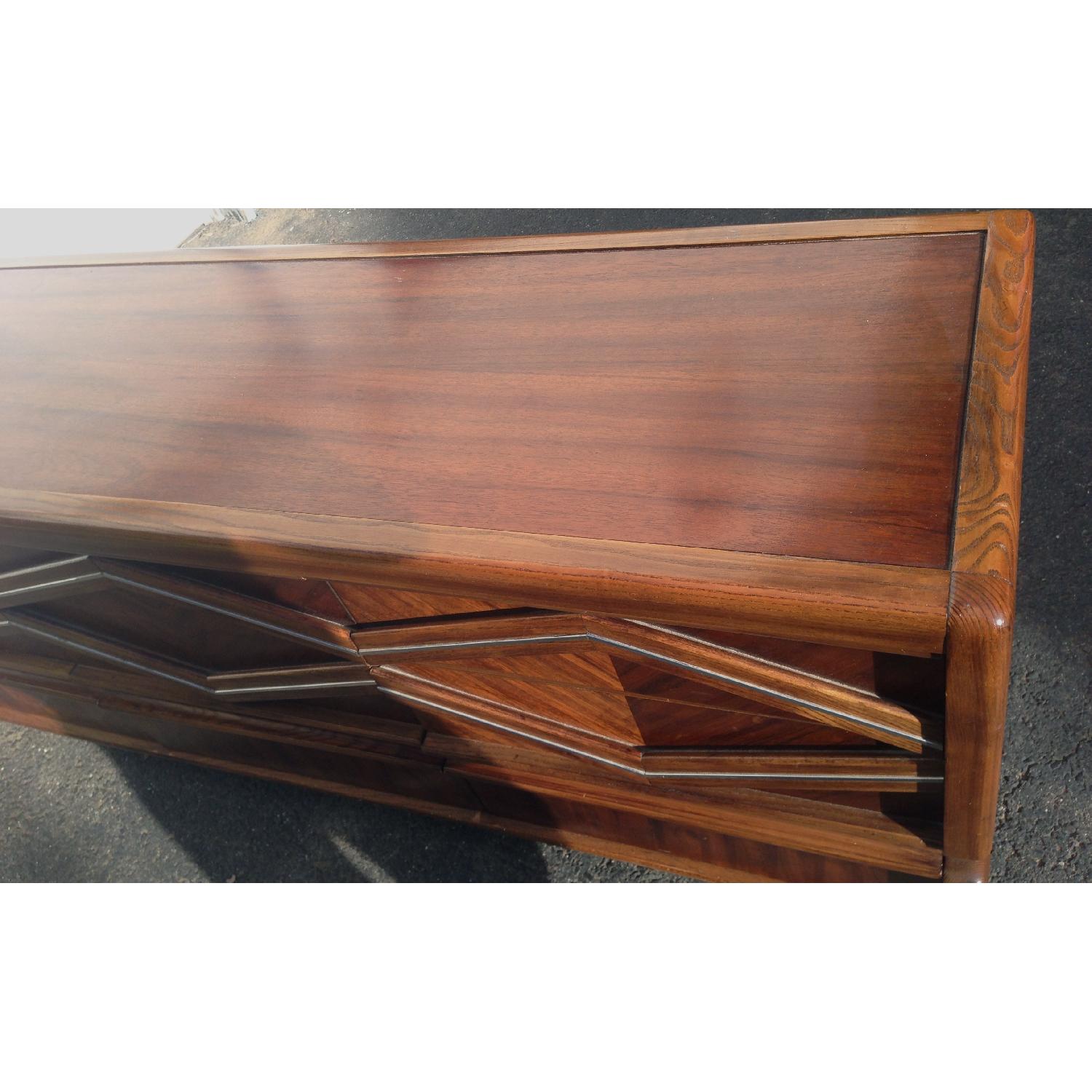 Pulaski Furniture Mid-Century Diamond Front Nine Drawer Dresser - image-6