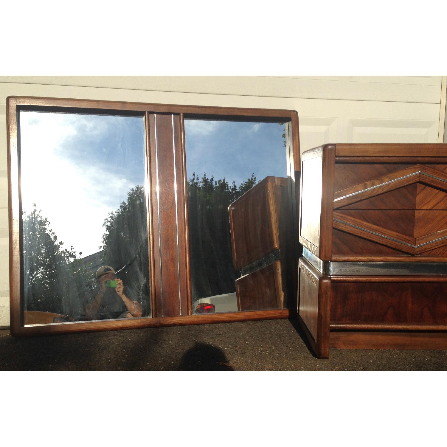 Pulaski Furniture Mid-Century Diamond Front Nine Drawer Dresser - image-8