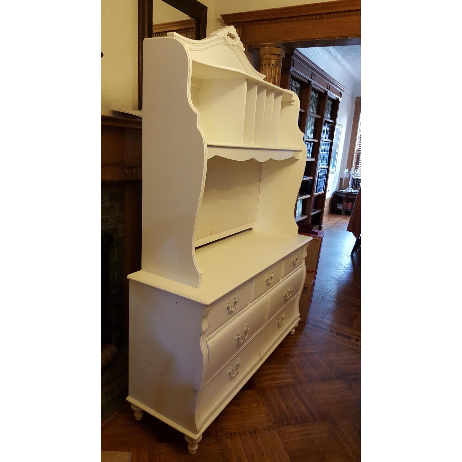 Stanley Young America Caroline Collection Dresser & Hutch - image-2