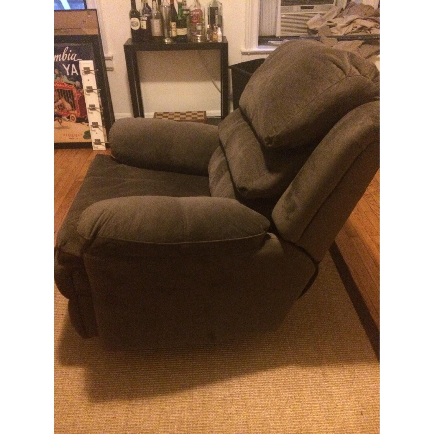 Bob's Swivel Recliner AptDeco