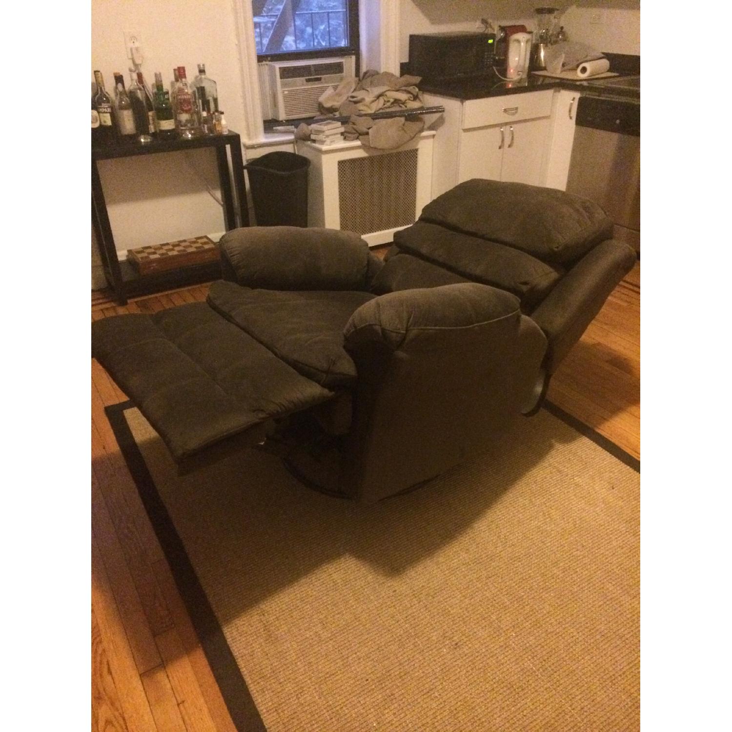 Bob's Swivel Recliner AptDeco