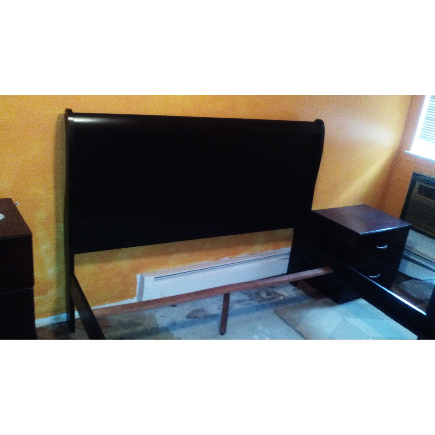 Twin Size Bed with Mirror Stand - image-1