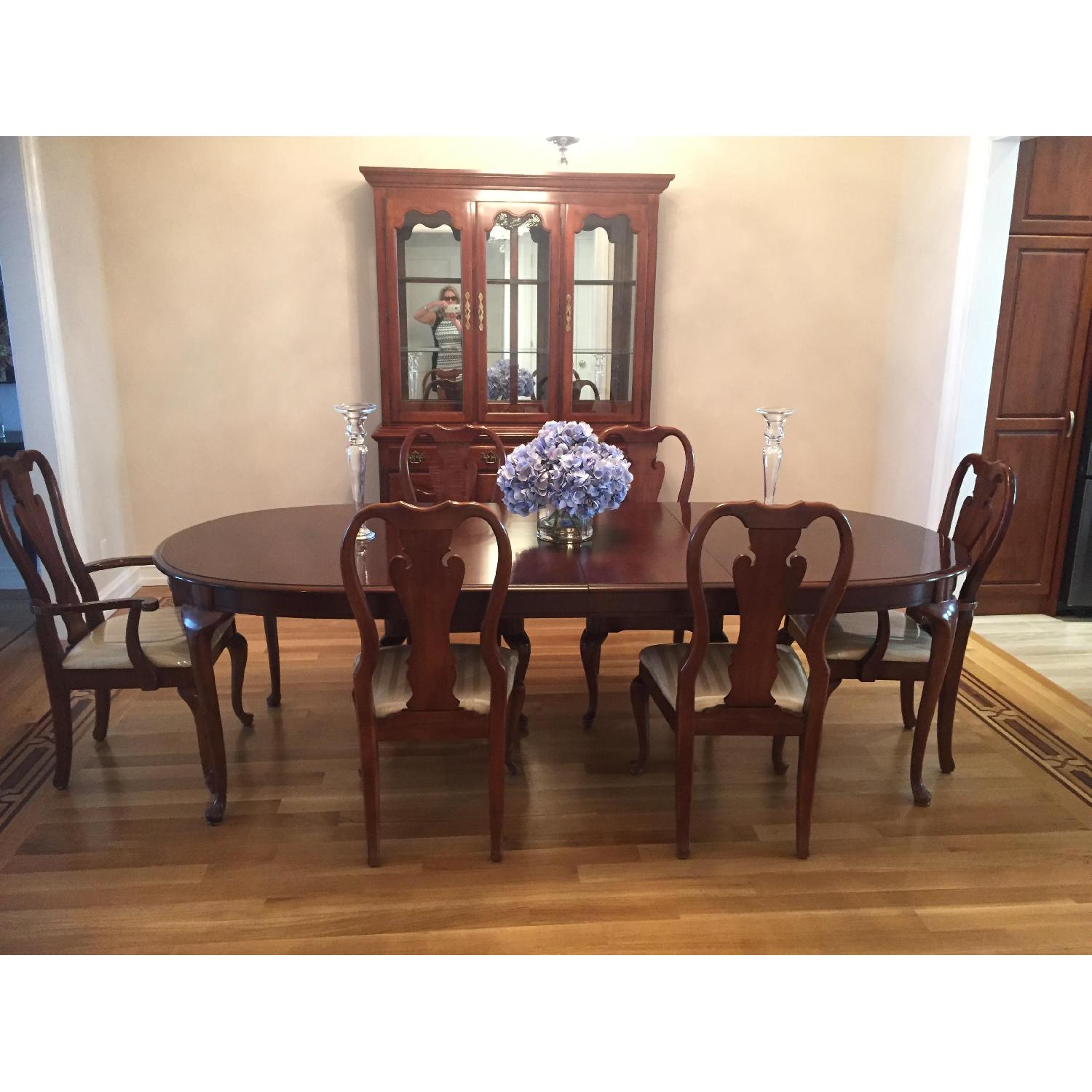 Thomasville Vintage Mahogany Formal Dining Set - image-9