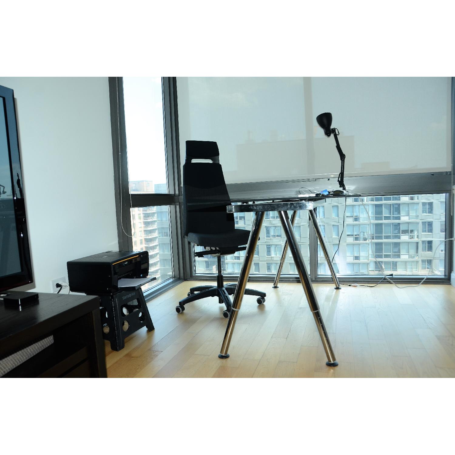 Office chair - image-4