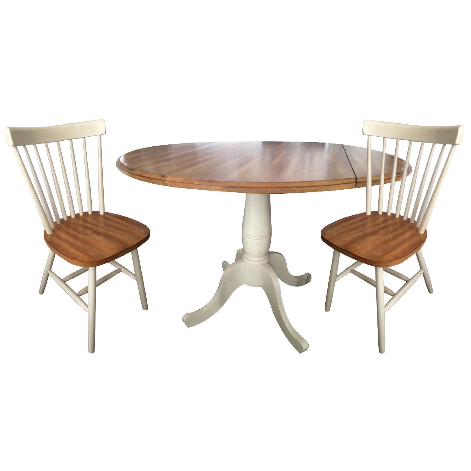 Raymour & Flanigan Expandable Dining Table w/ 2 Chairs AptDeco