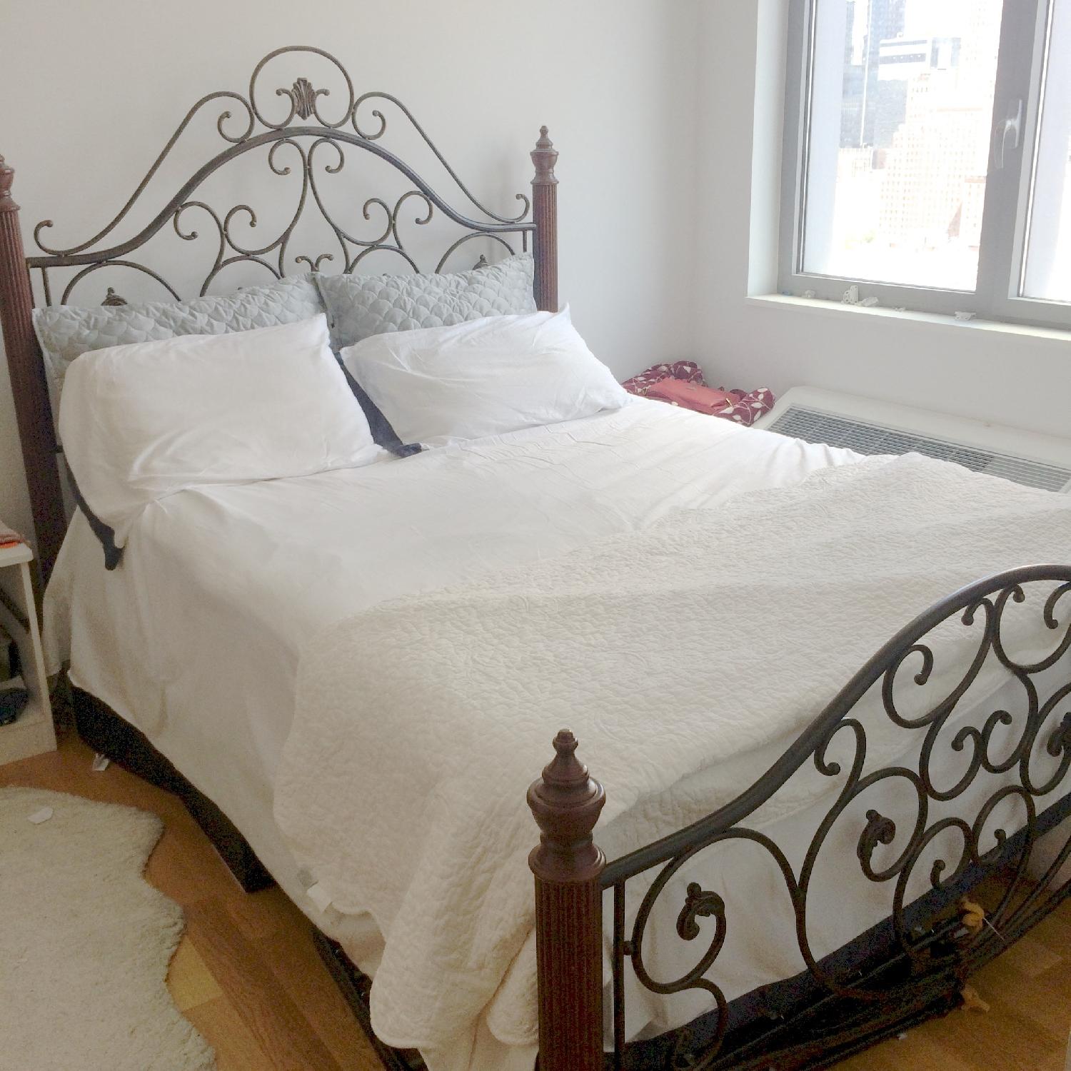 Oxford Creek Bronze Metal Queen Poster Bed - image-1